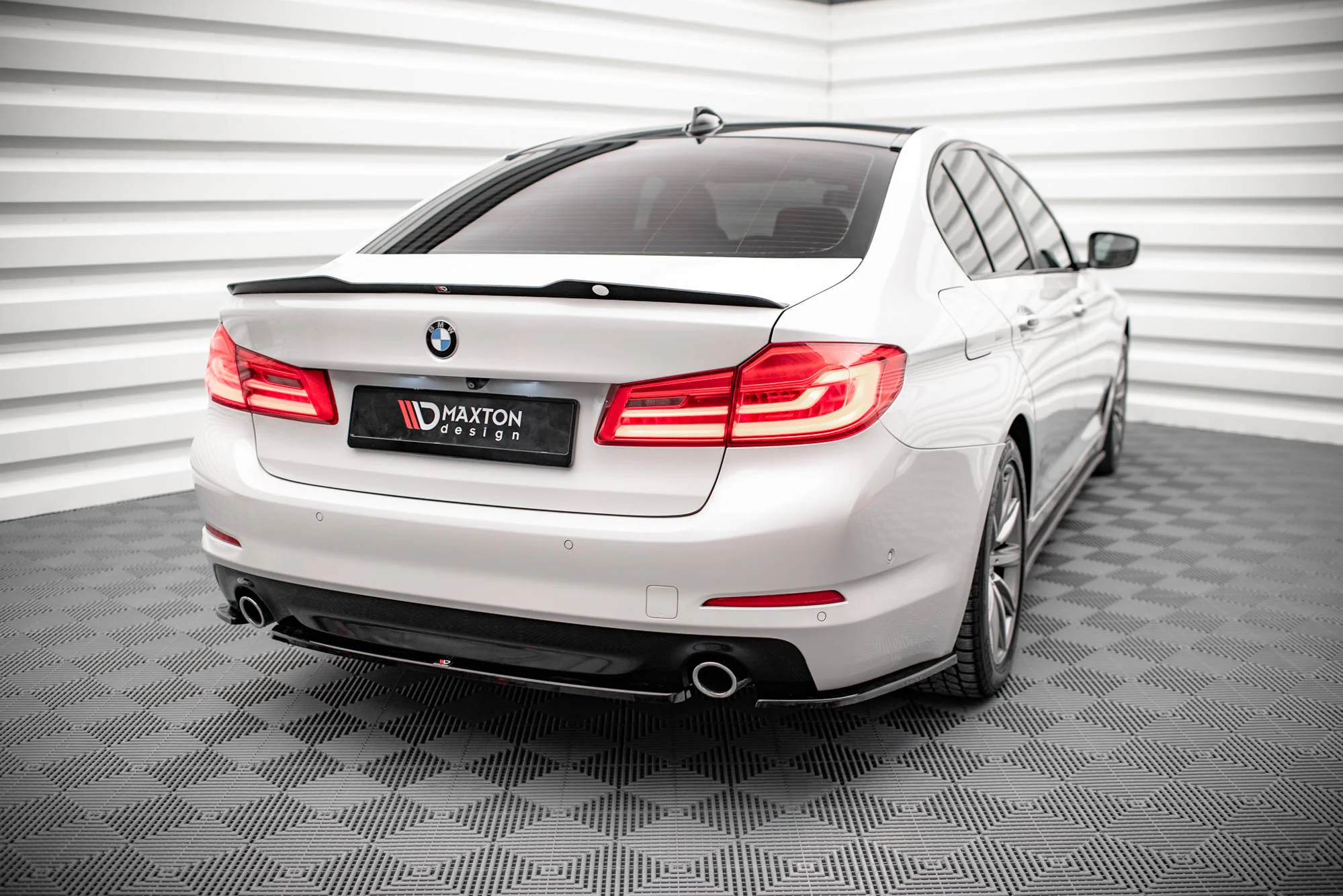 REAR SIDE SPLITTERS BMW 5 G30 - Image 4