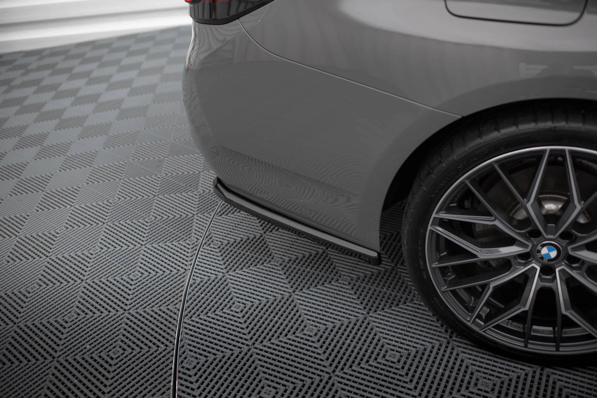 REAR SIDE SPLITTERS BMW 5 G30 / G31 FACELIFT - Image 4