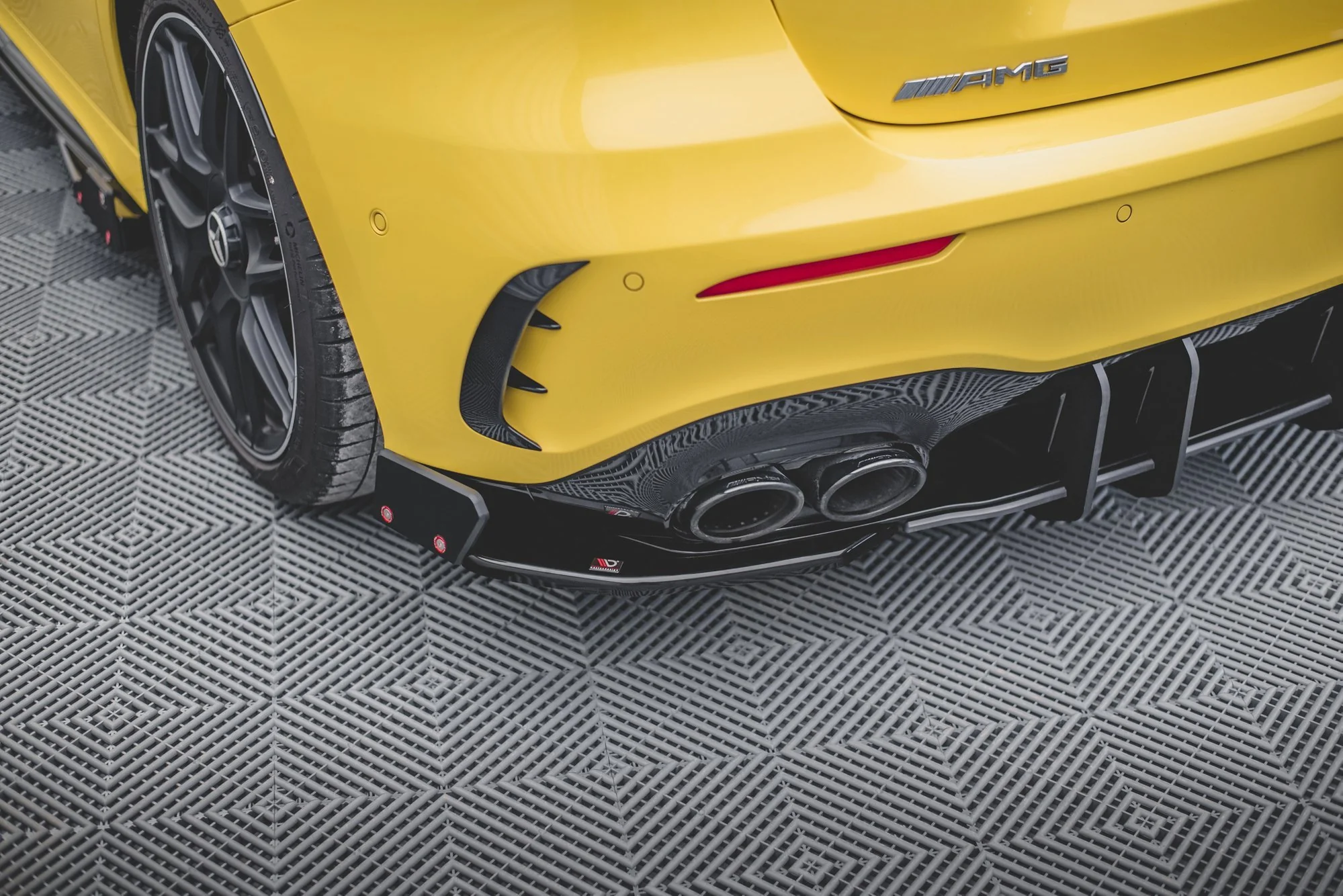 REAR SIDE SPLITTERS + FLAPS V.2 MERCEDES-AMG A45 S - Image 3