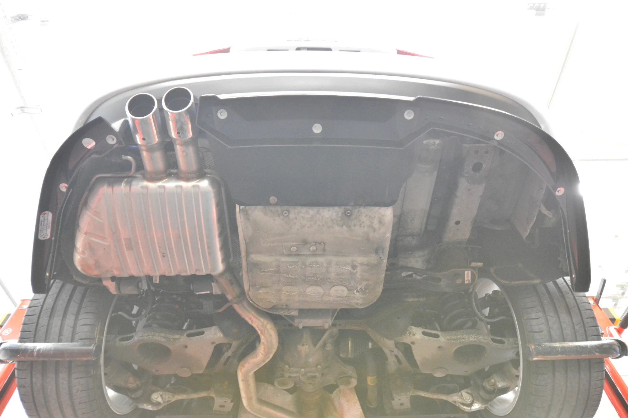REAR SIDE SPLITTERS JAGUAR XE R-SPORT X760 - Image 6