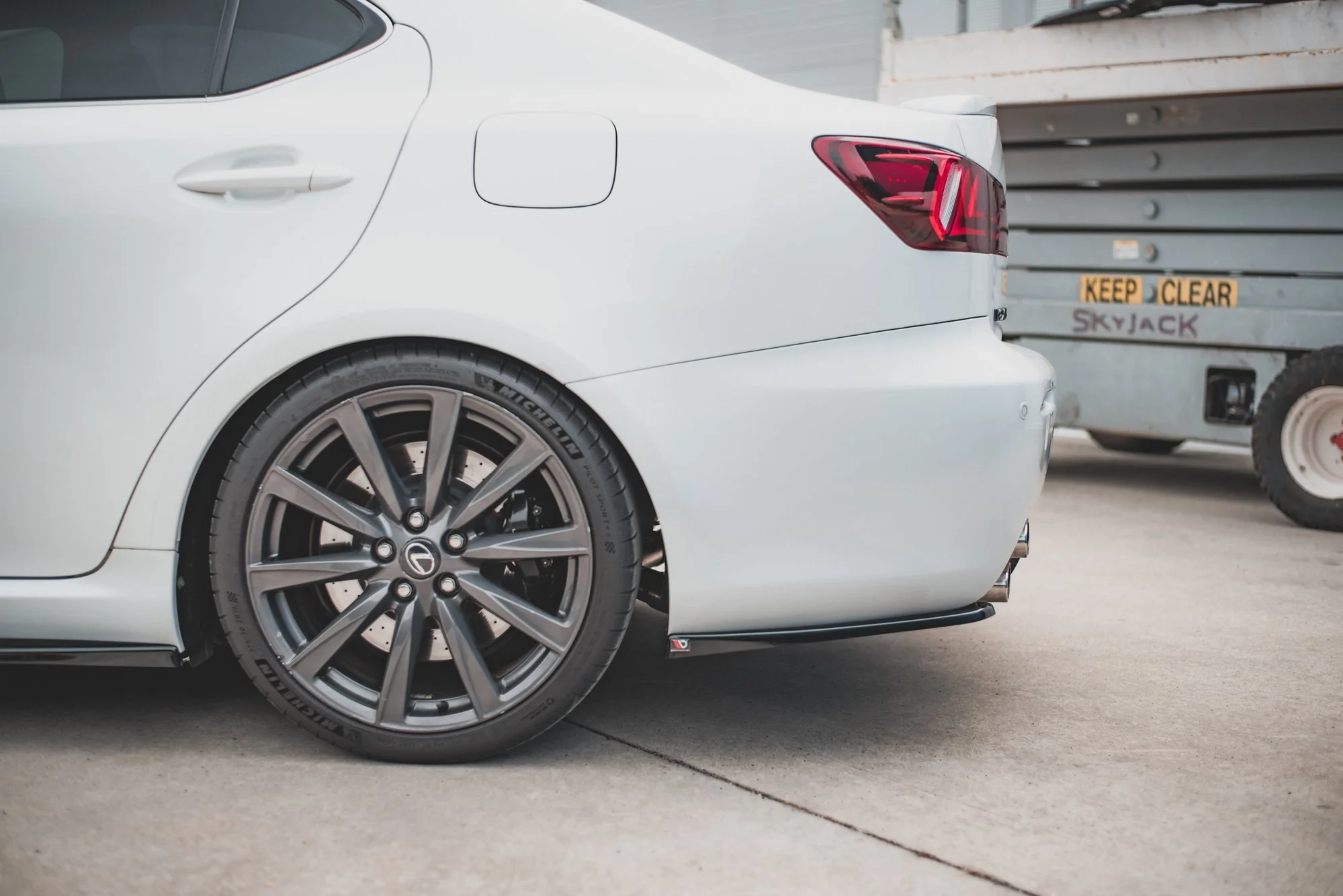 REAR SIDE SPLITTERS LEXUS IS F MK2 - Image 2