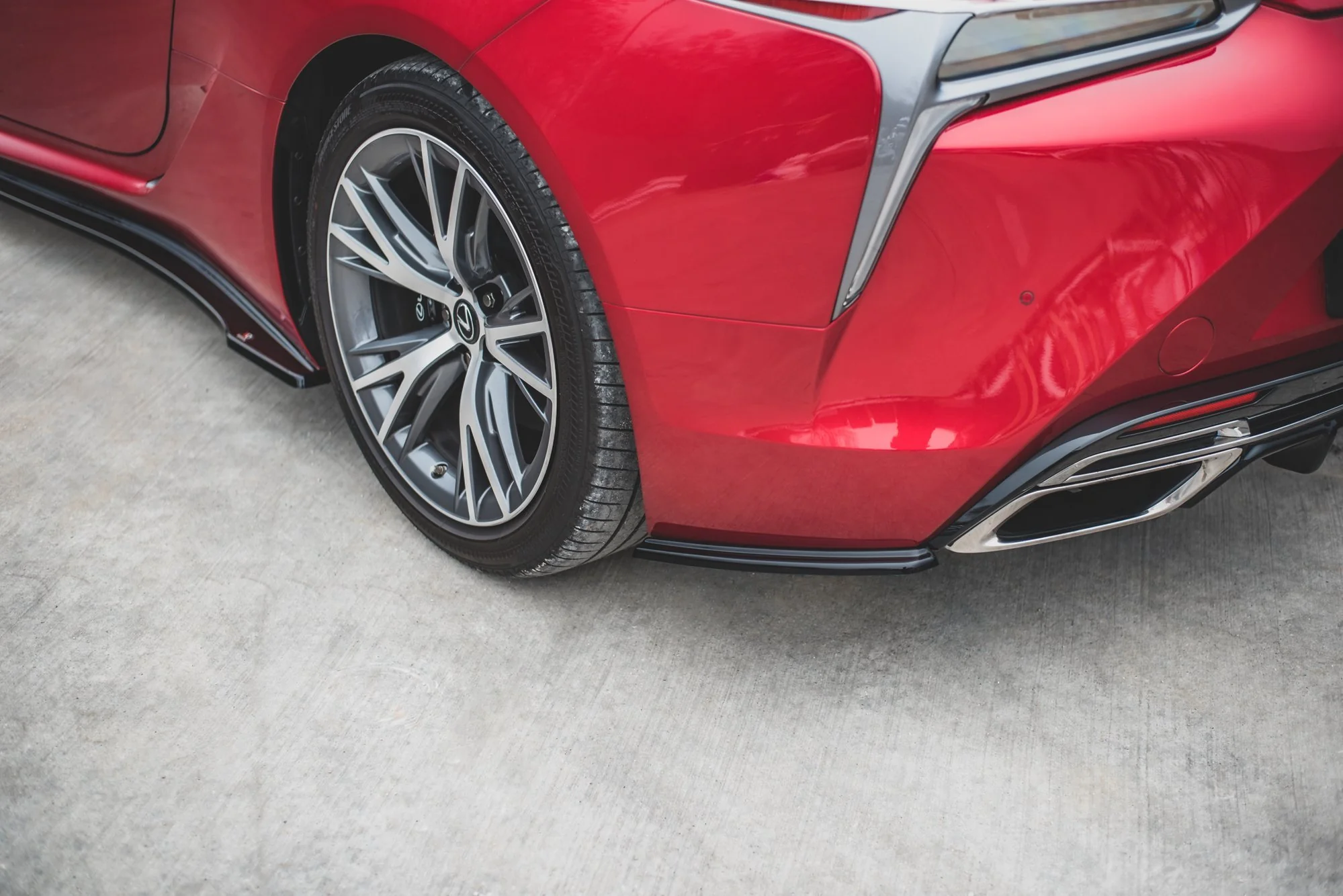REAR SIDE SPLITTERS LEXUS LC 500 - Image 2