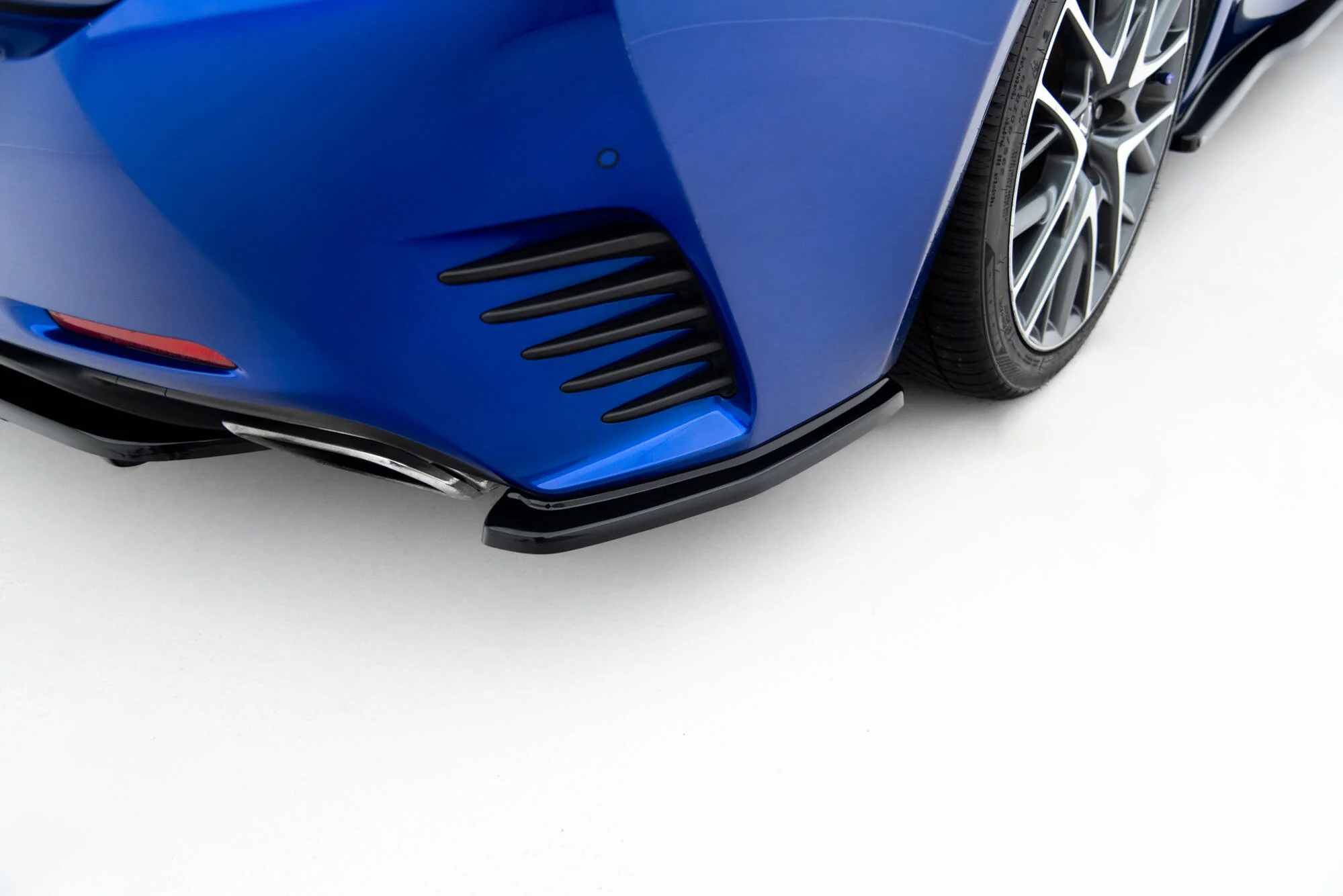 REAR SIDE SPLITTERS LEXUS RC - Image 3