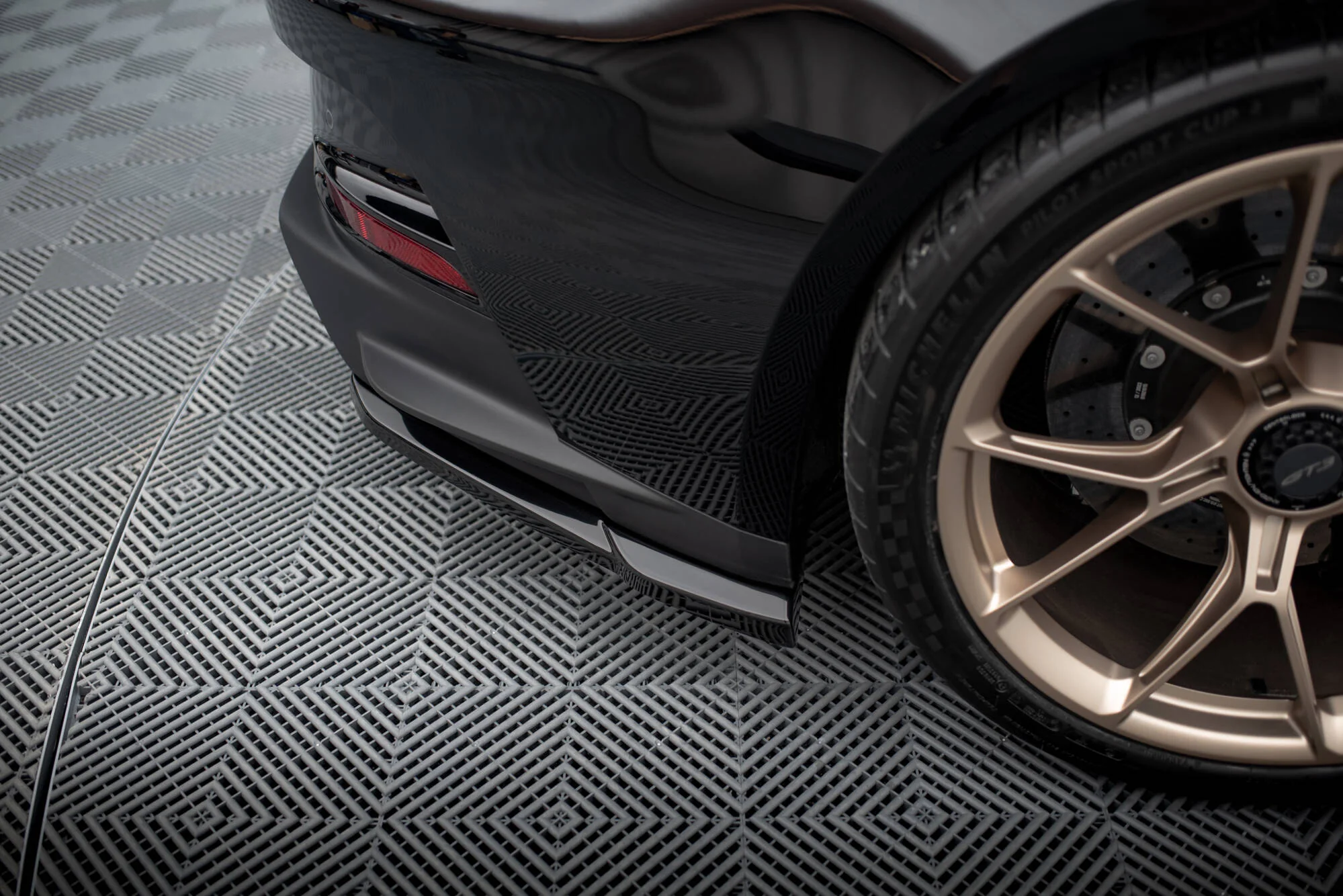 REAR SIDE SPLITTERS PORSCHE 911 992 GT3 - Image 3