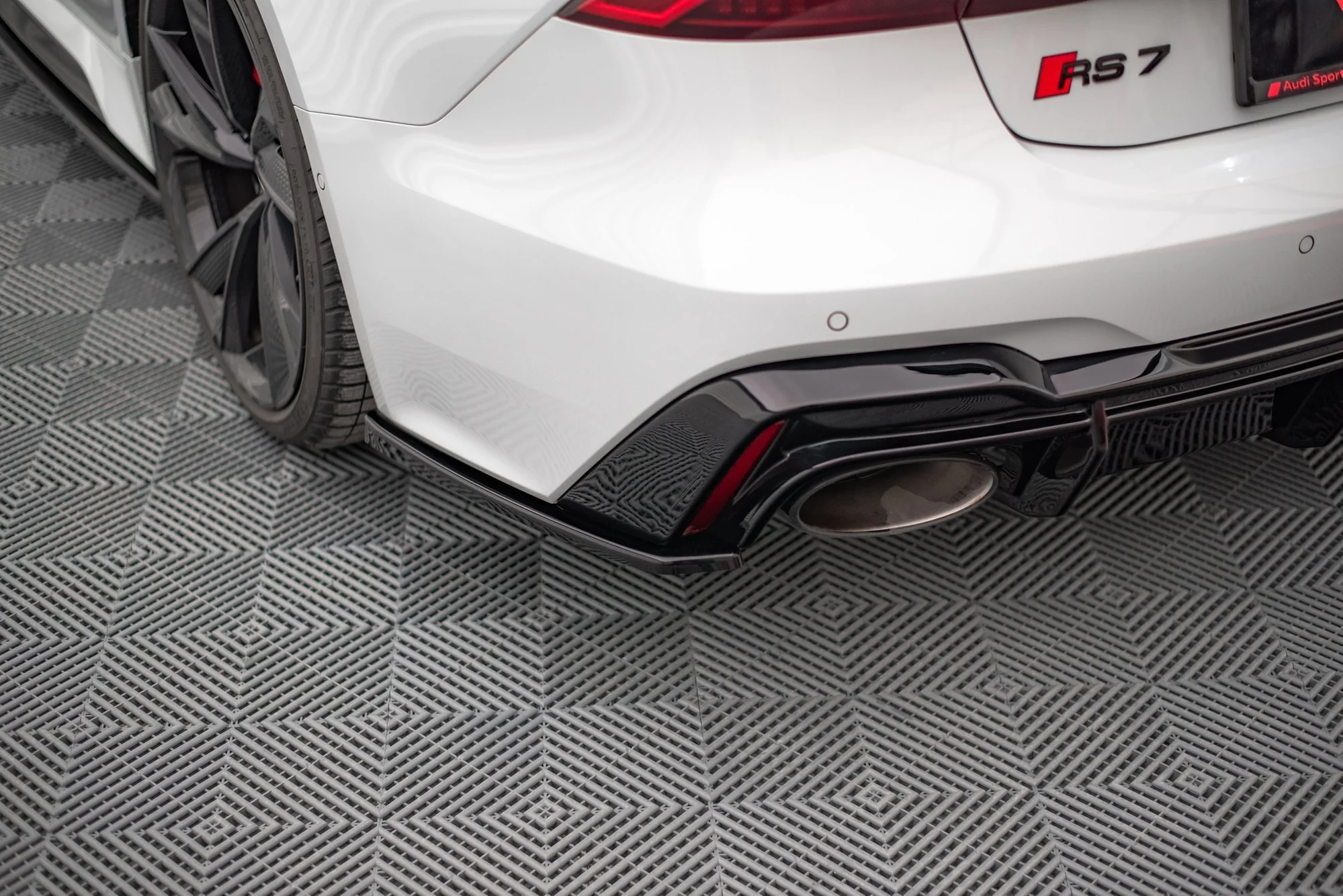 REAR SIDE SPLITTERS V.2 AUDI RS6 C8 / RS7 C8 (set for Maxton Valance) - Image 2