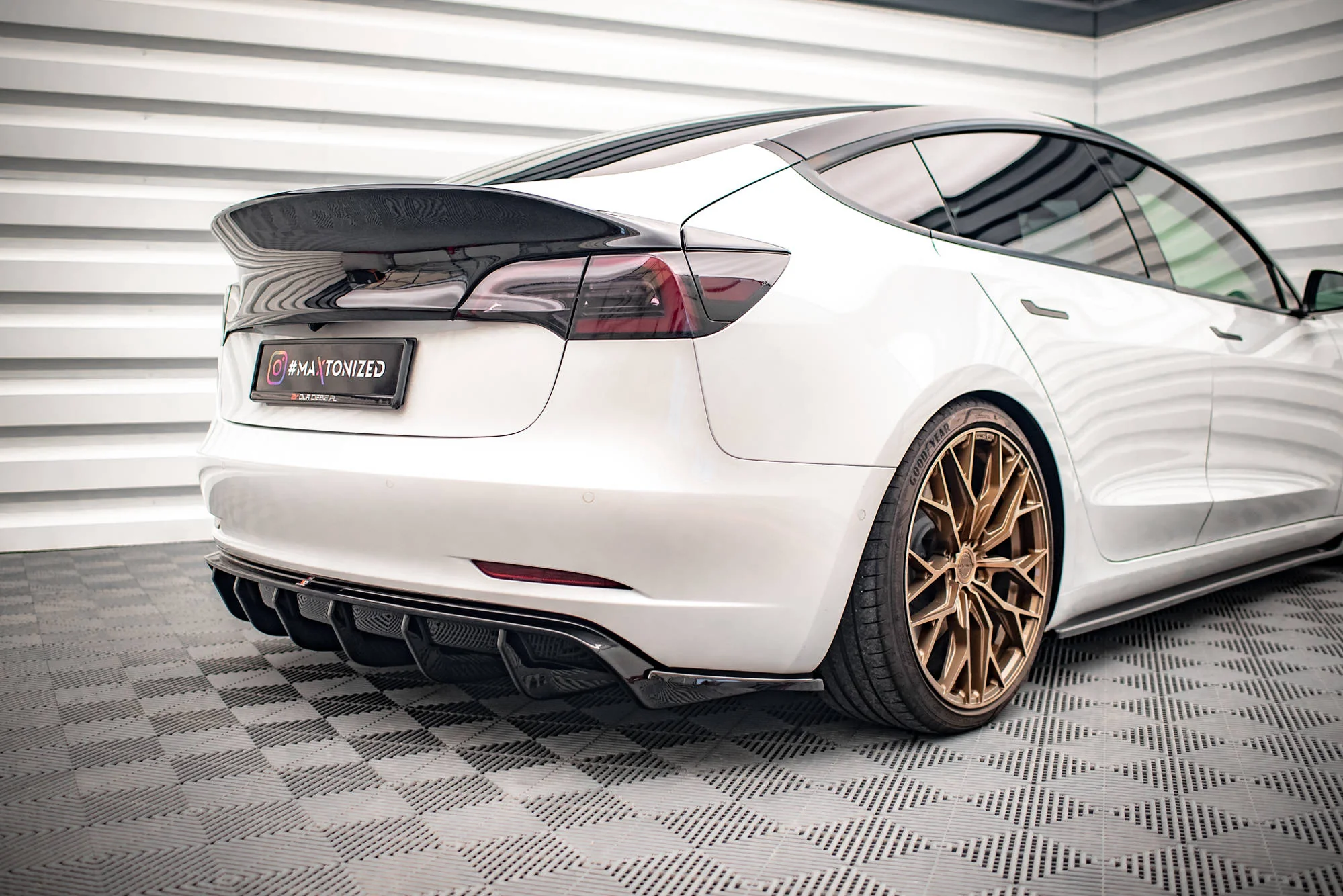 REAR SIDE SPLITTERS V.2 TESLA MODEL 3 (set for Maxton valance V.2) - Image 2