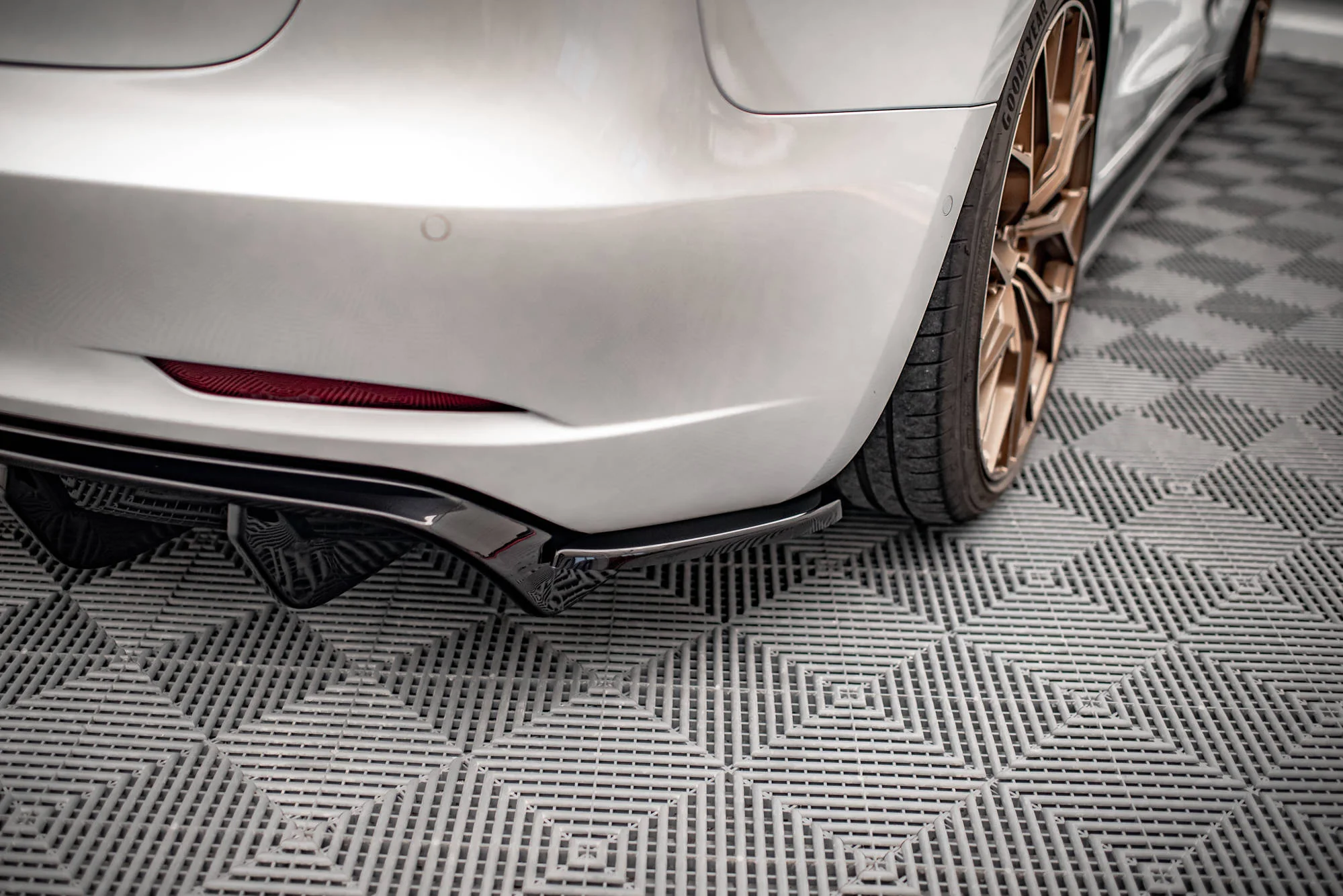 REAR SIDE SPLITTERS V.2 TESLA MODEL 3 (set for Maxton valance V.2) - Image 3