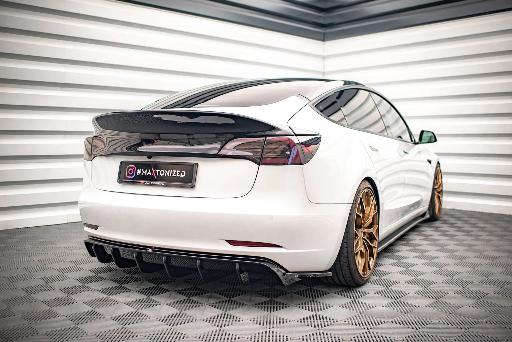 REAR SIDE SPLITTERS V.2 TESLA MODEL 3 (set for Maxton valance V.2) - Image 4