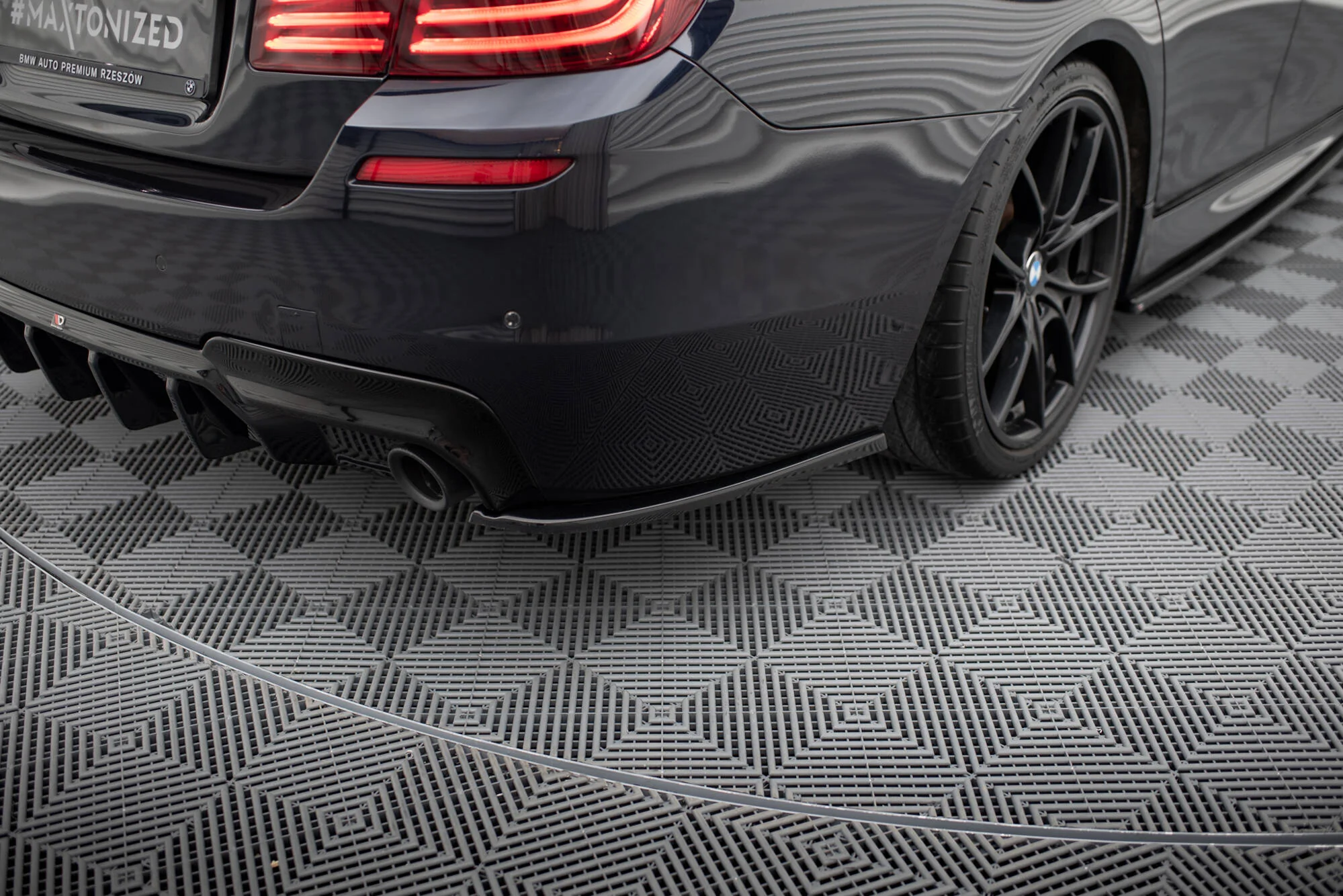 REAR SIDE SPLITTERS V.3 BMW 5 M-PACK F10 / F11 (set for Maxton valance) - Image 3