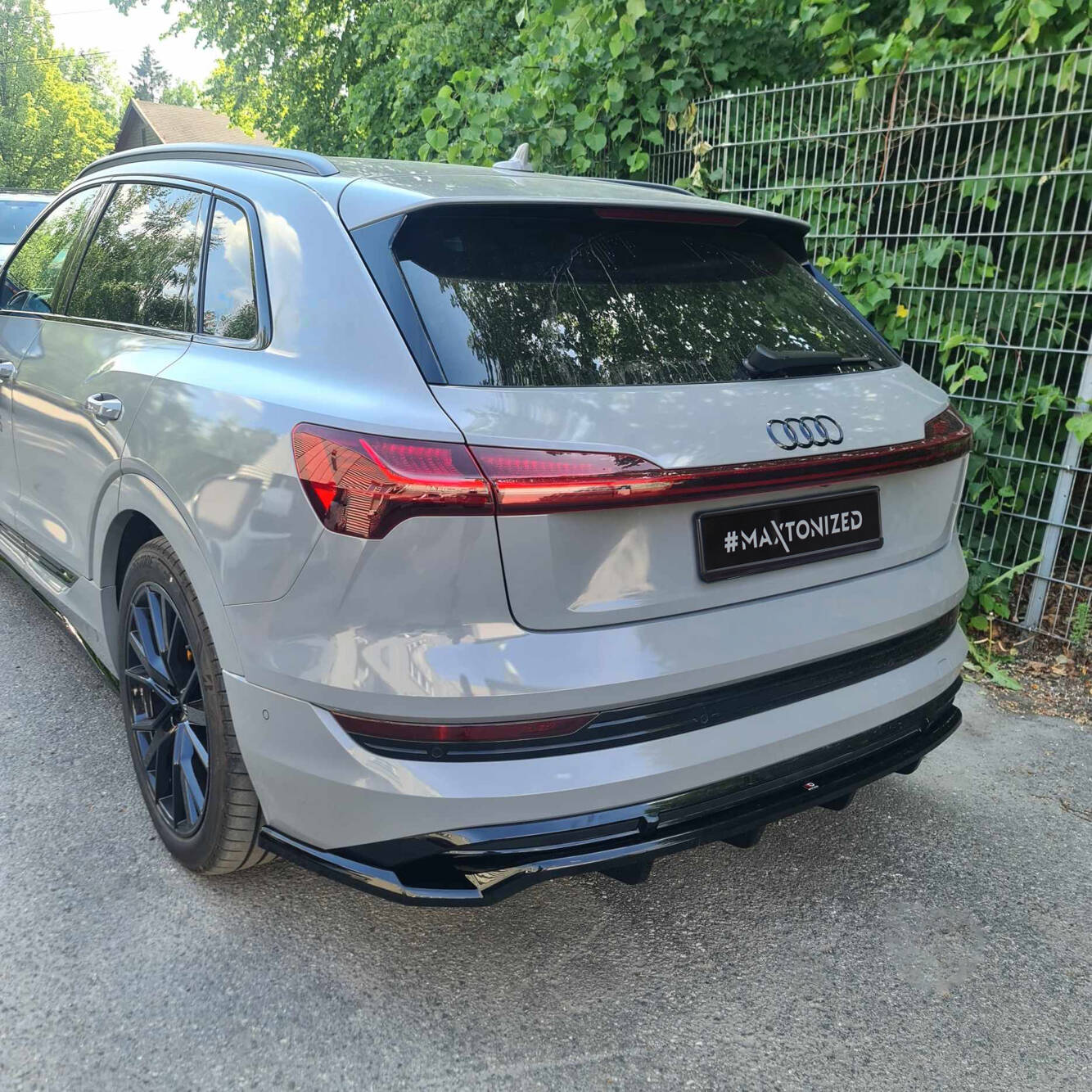 Rear Splitter (with vertical bars) Audi e-Tron S-Line - Image 2