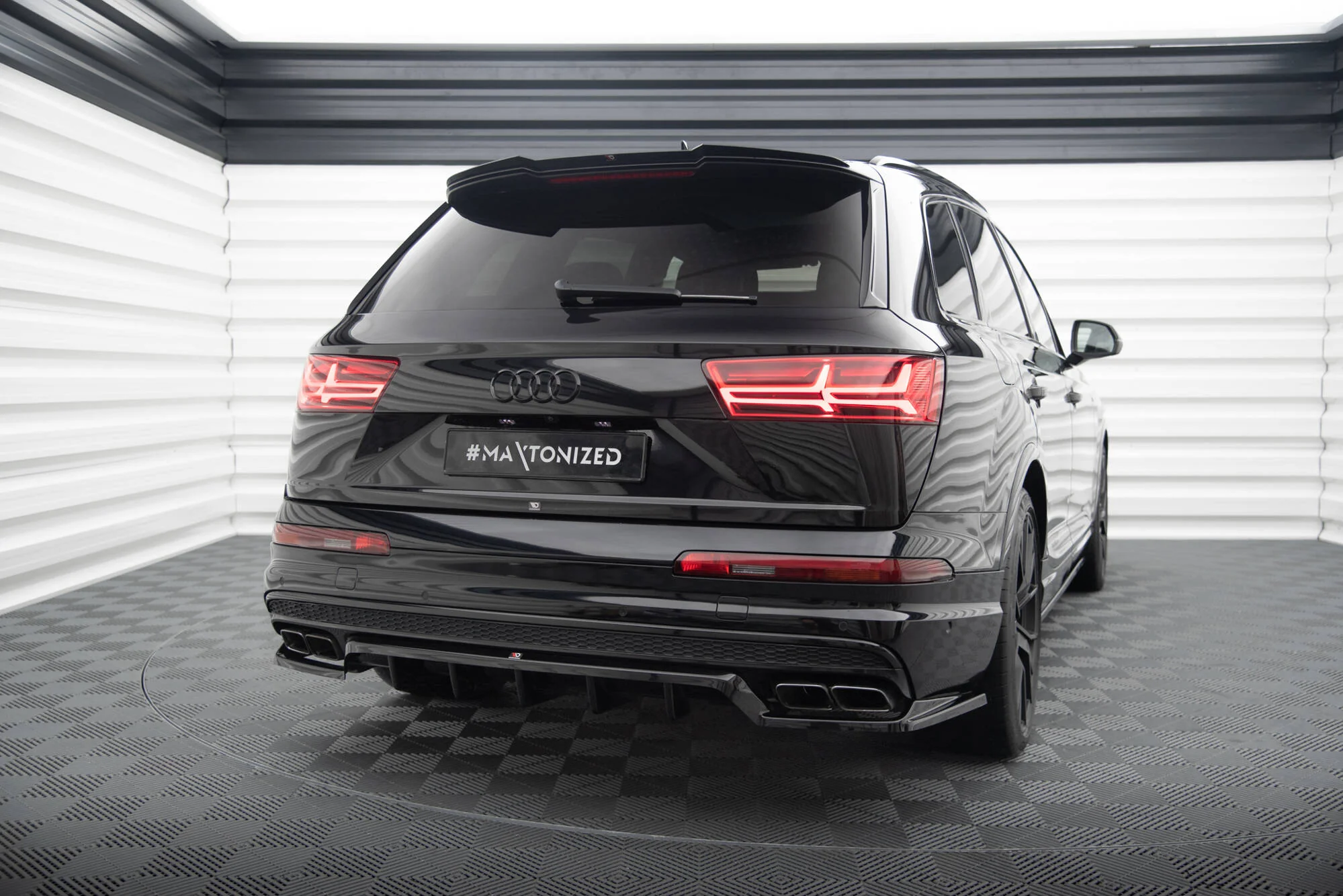 Rear Splitter (with vertical bars) Audi SQ7 Mk2 - Image 2