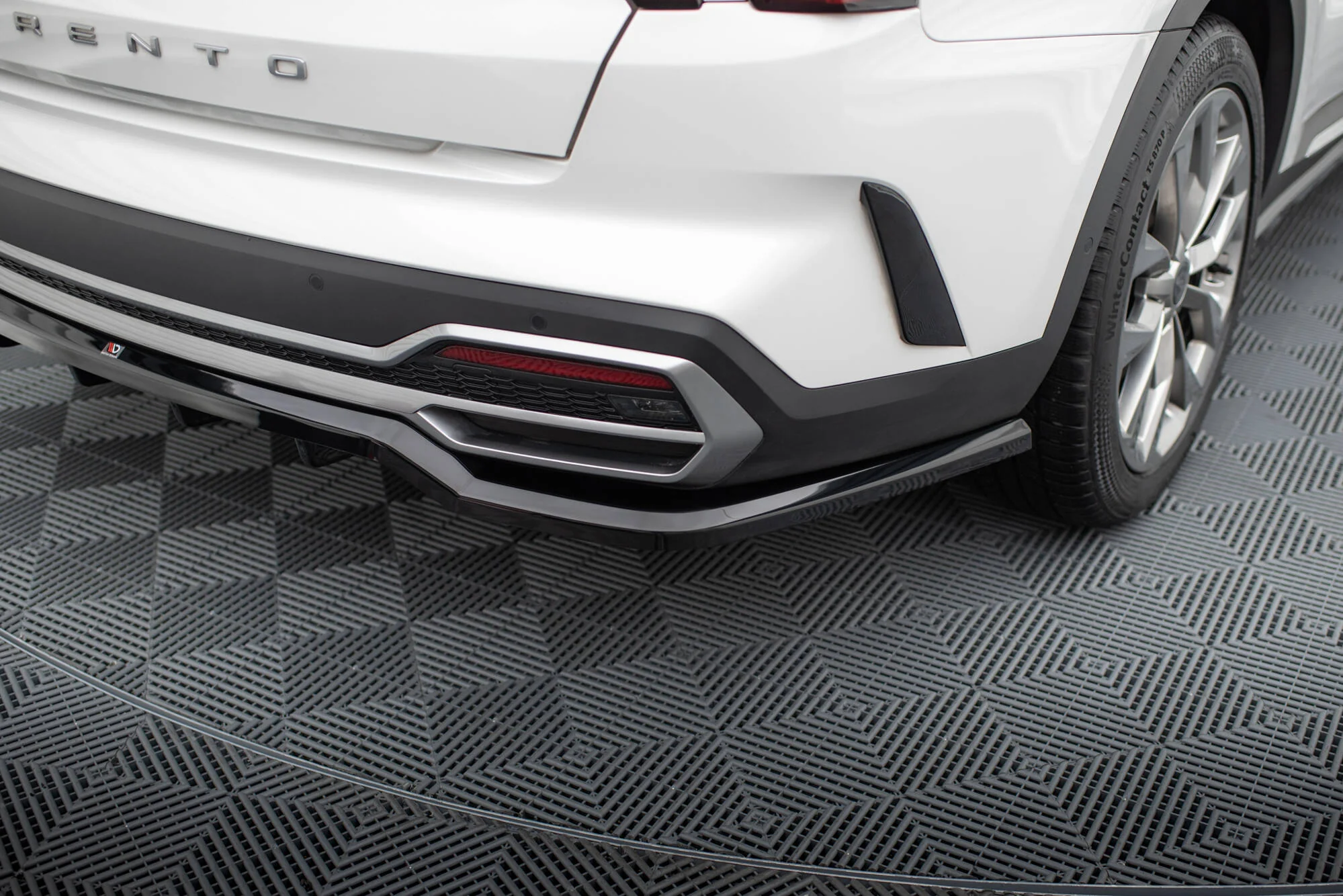 Rear Splitter (with vertical bars) Kia Sorento Mk4 - Image 2