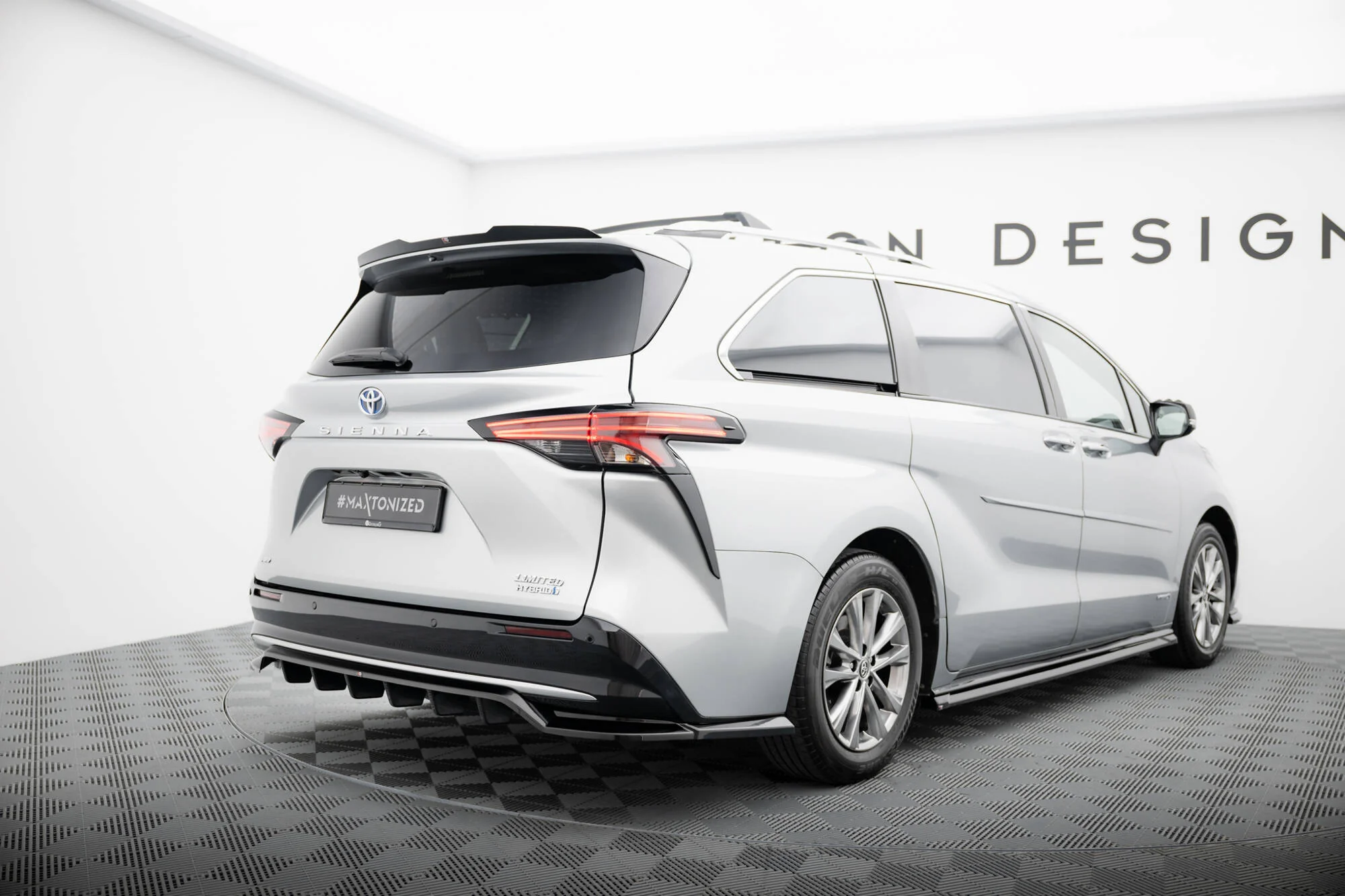 REAR SPLITTER (WITH VERTICAL BARS) TOYOTA SIENNA MK4 - Image 2