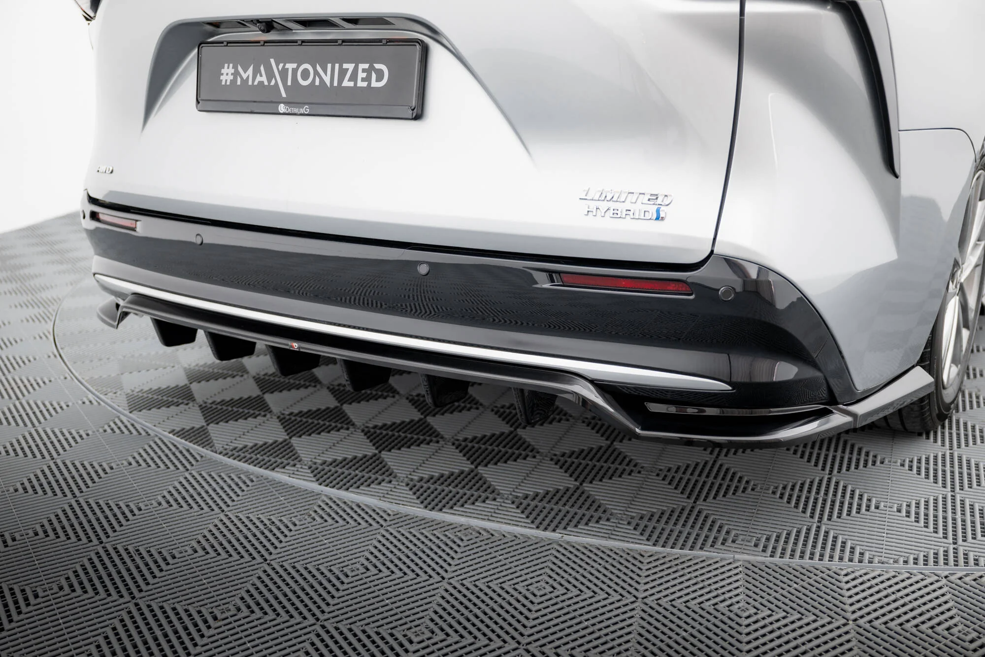 REAR SPLITTER (WITH VERTICAL BARS) TOYOTA SIENNA MK4 - Image 3