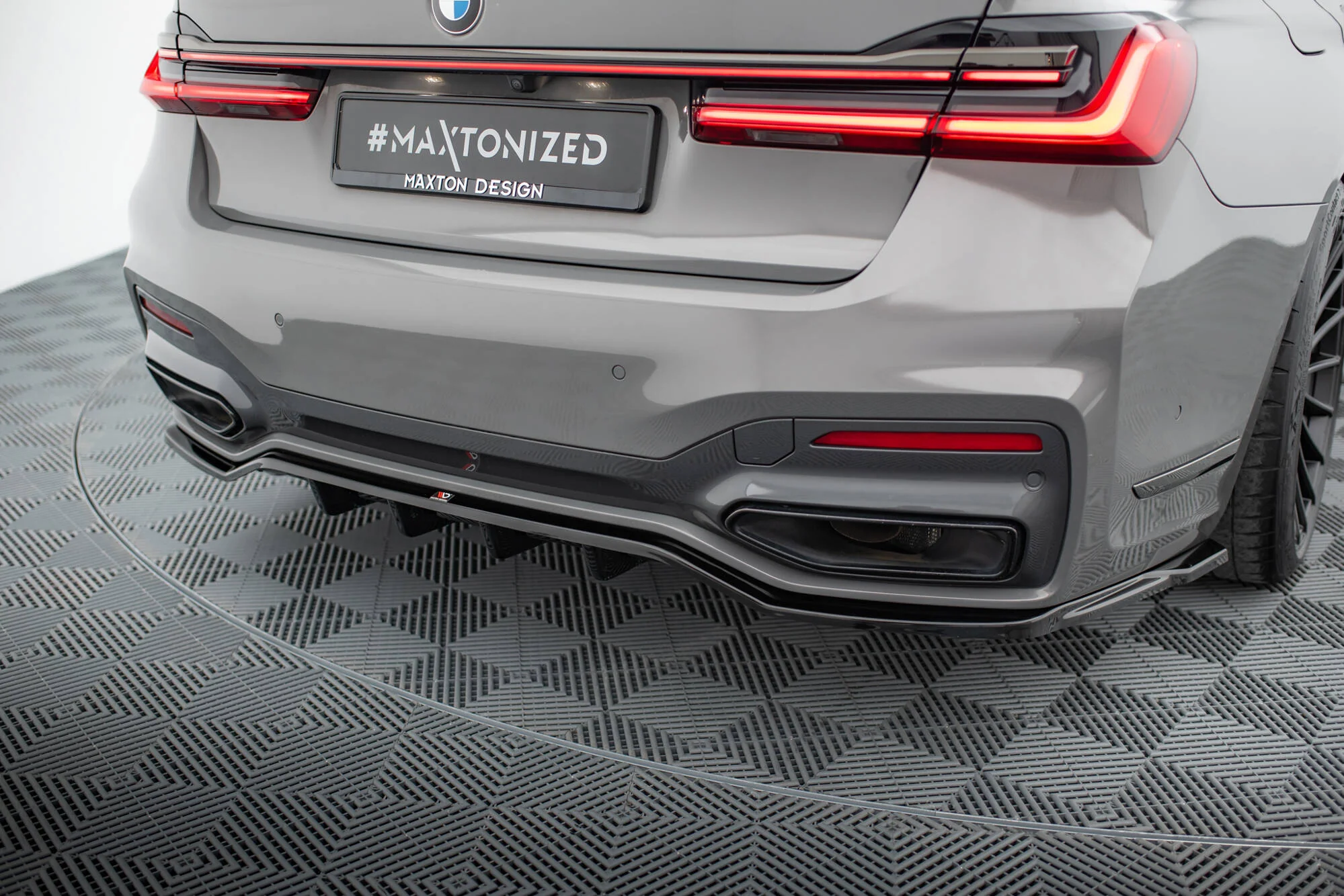 REAR SPLITTER (WITH VERTICAL BARS) V.2 BMW 7 G11 M-PACK FACELIFT - Image 3