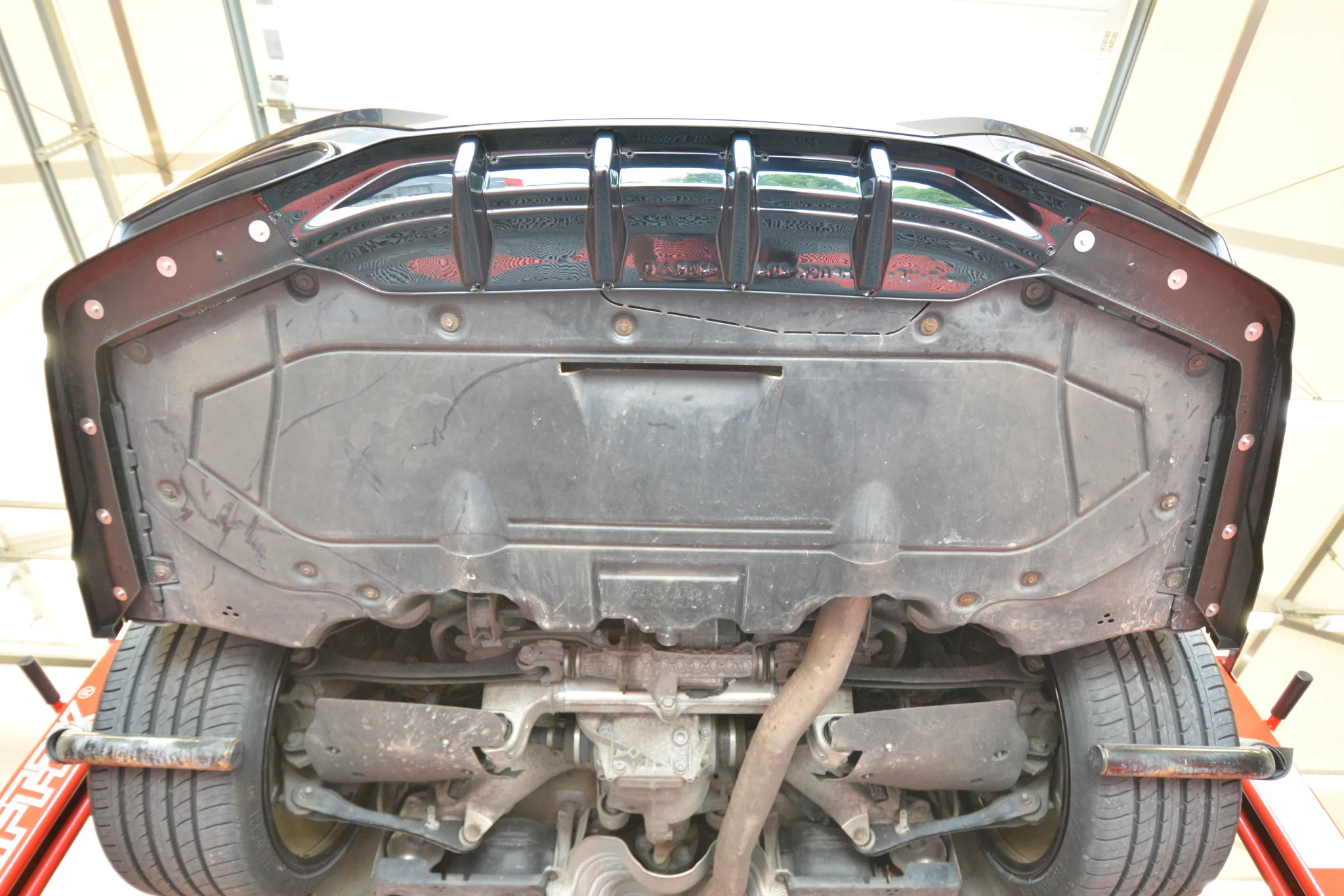 REAR SPLITTER (WITH VERTICAL BARS) V.2 BMW 7 G11 M-PACK FACELIFT - Image 9
