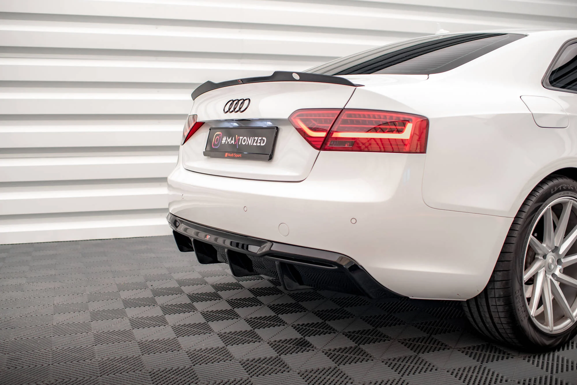 Rear Valance Audi A5 8T Facelift (Version with dual exhausts on one side) - Image 5
