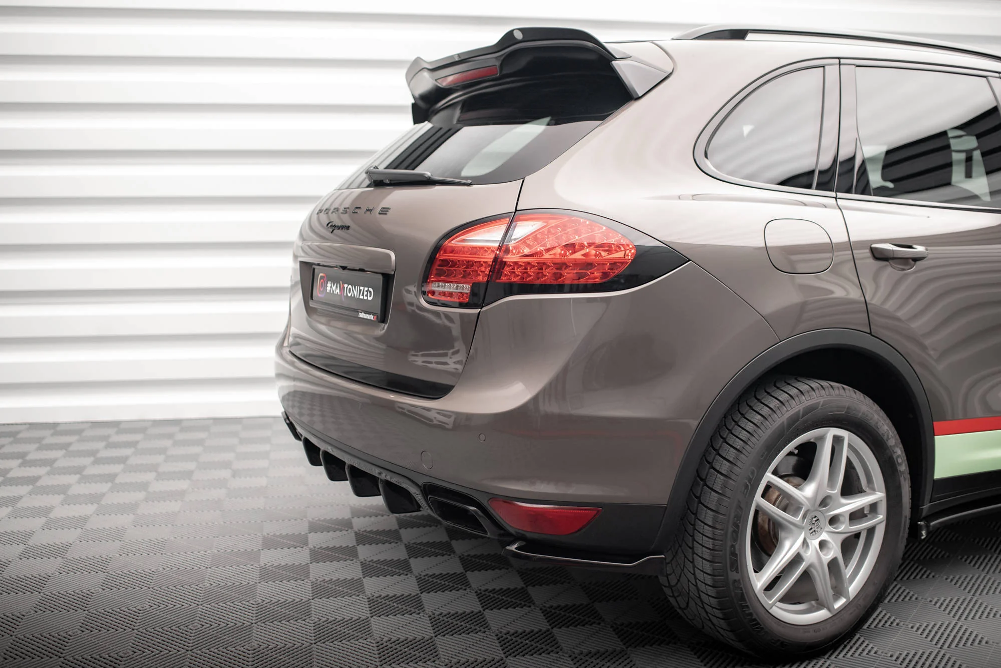 REAR VALANCE PORSCHE CAYENNE MK2 - Image 5