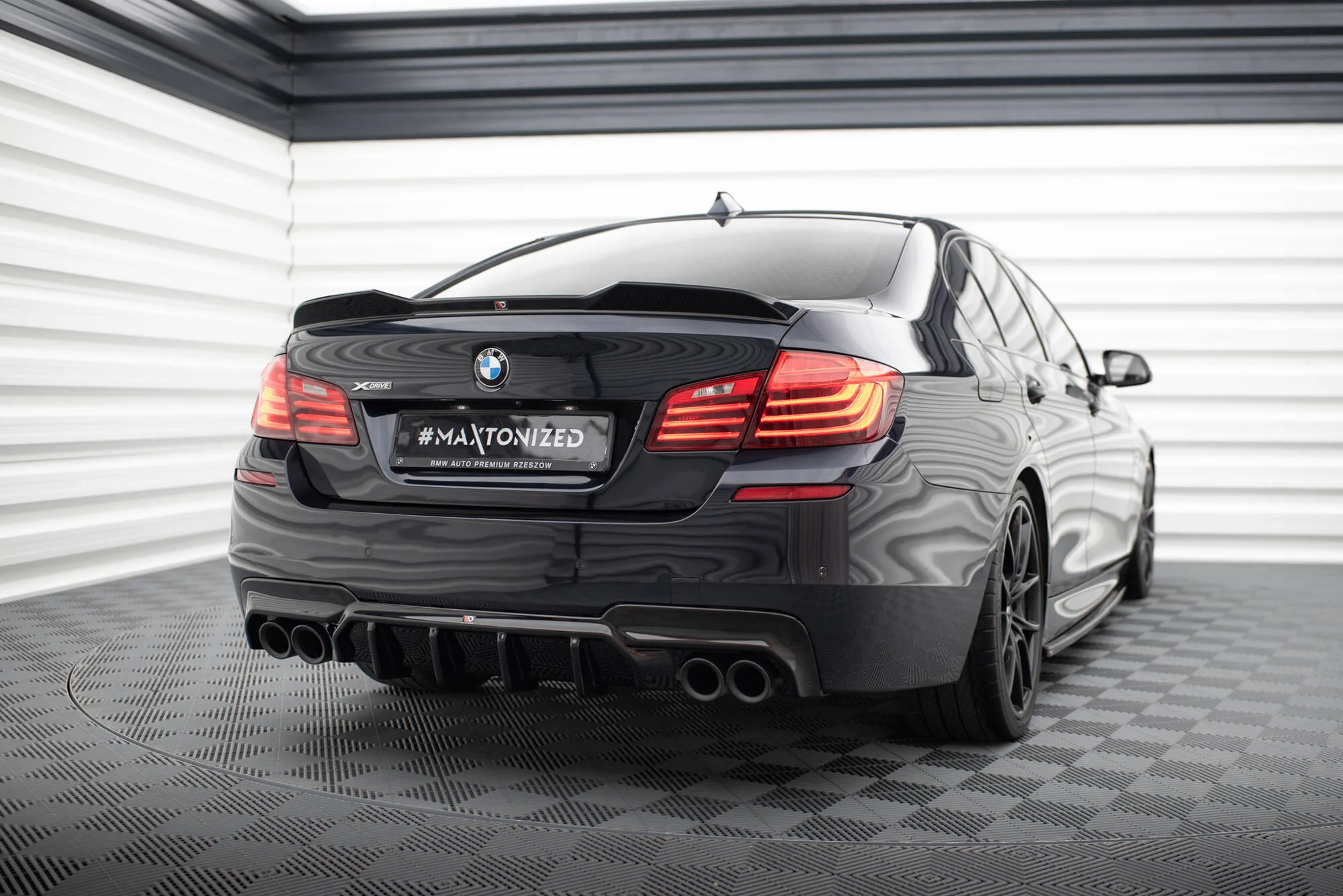 REAR VALANCE V.2 BMW 5 M-PACK F10 (VERSION WITH TWO DOUBLE EXHAUSTS) - Image 2