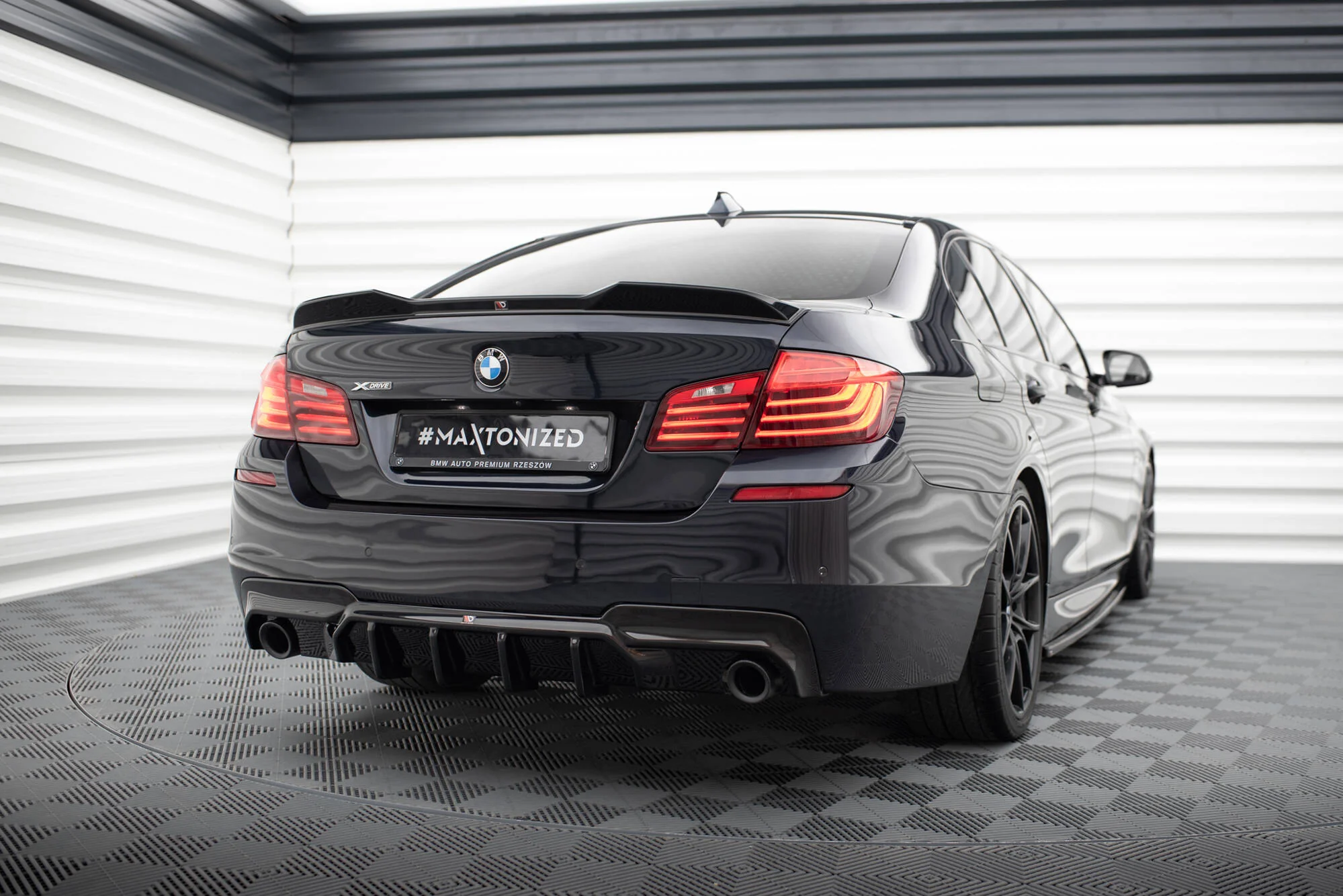 REAR VALANCE V.2 BMW 5 M-PACK F10 (VERSION WITH TWO SINGLE EXHAUSTS) - Image 2