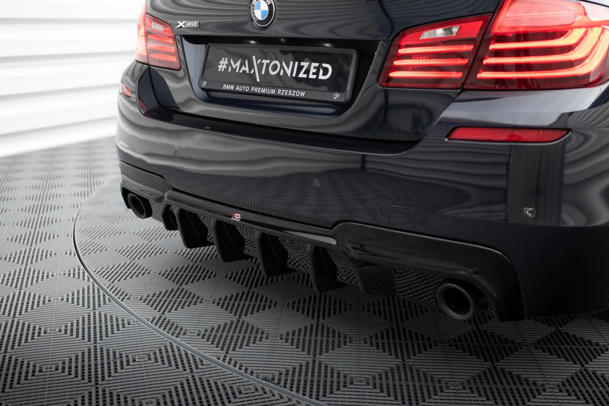 REAR VALANCE V.2 BMW 5 M-PACK F10 (VERSION WITH TWO SINGLE EXHAUSTS) - Image 3