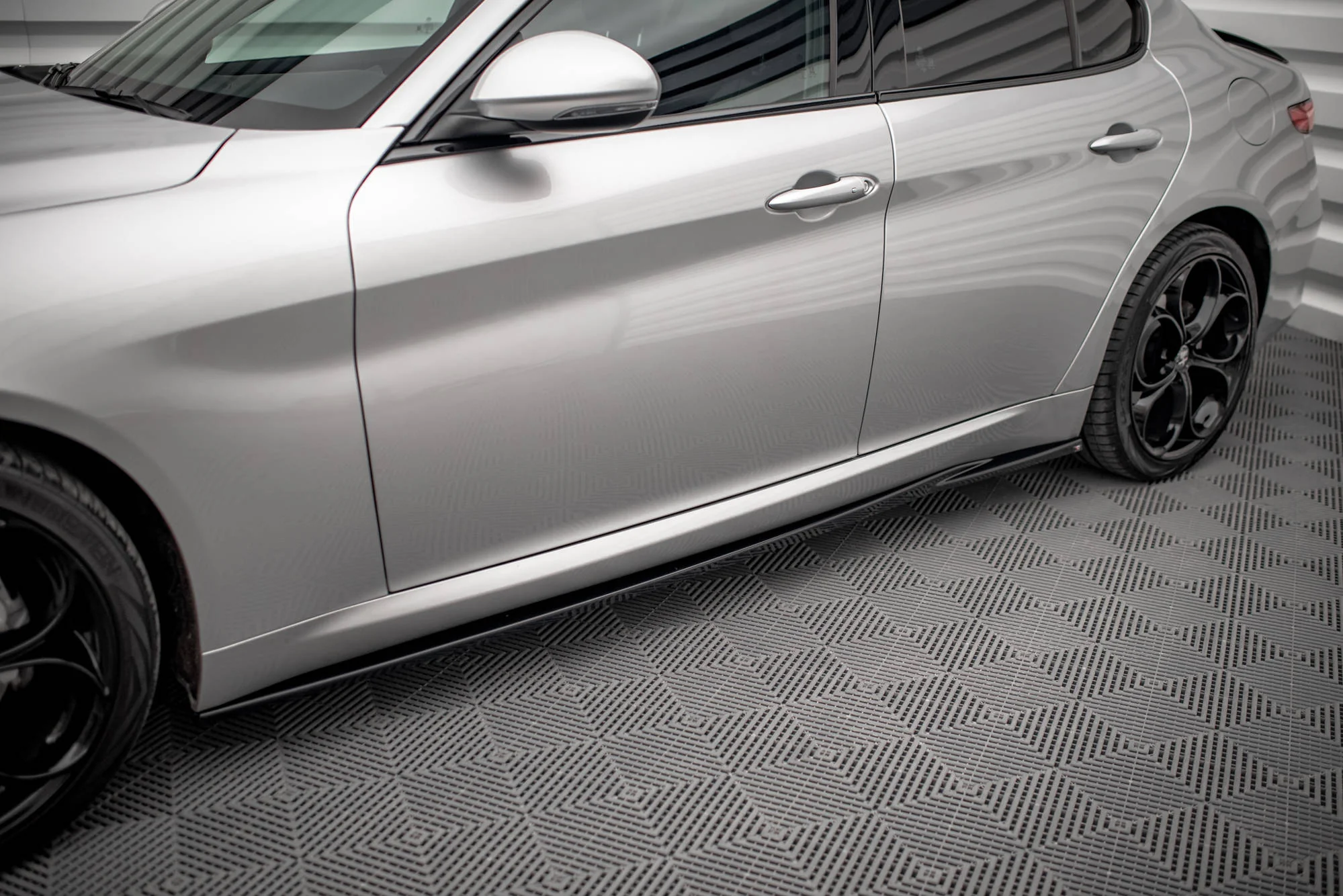 SIDE SKIRTS DIFFUSERS ALFA ROMEO GIULIA SPORT - Image 3