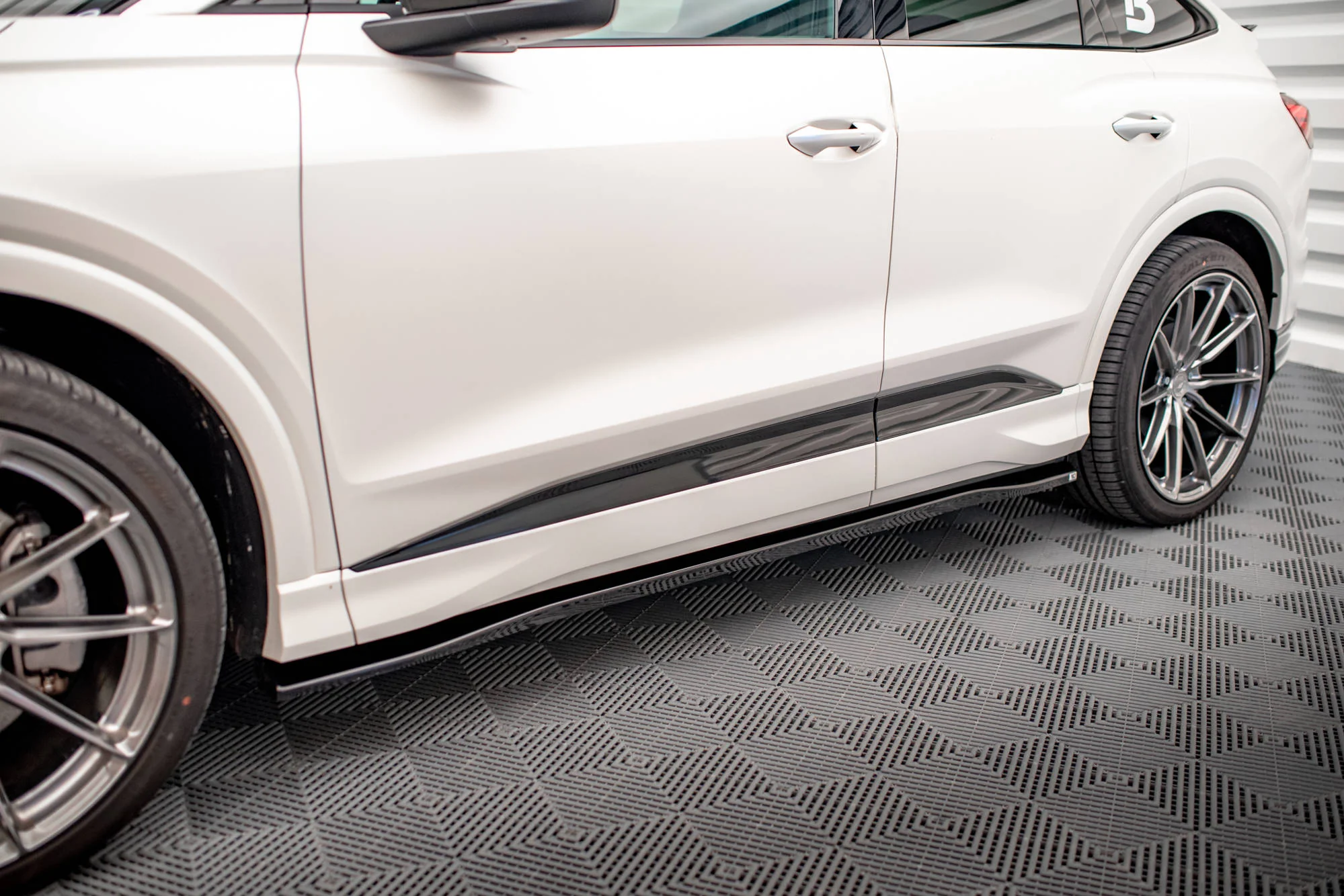 SIDE SKIRTS DIFFUSERS AUDI Q4 E-TRON SPORTBACK MK1 - Image 3