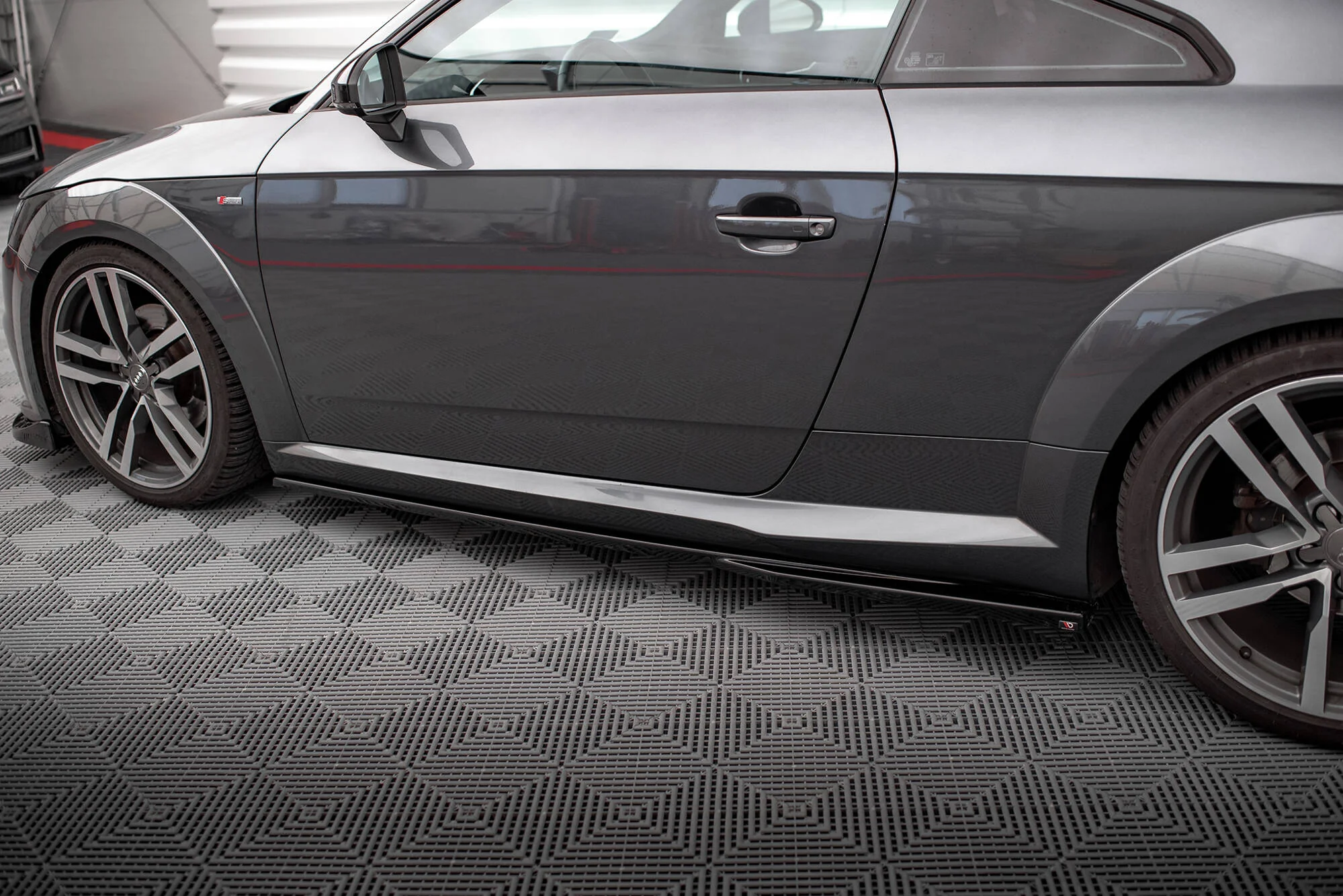 SIDE SKIRTS DIFFUSERS AUDI TT S-LINE 8S - Image 4