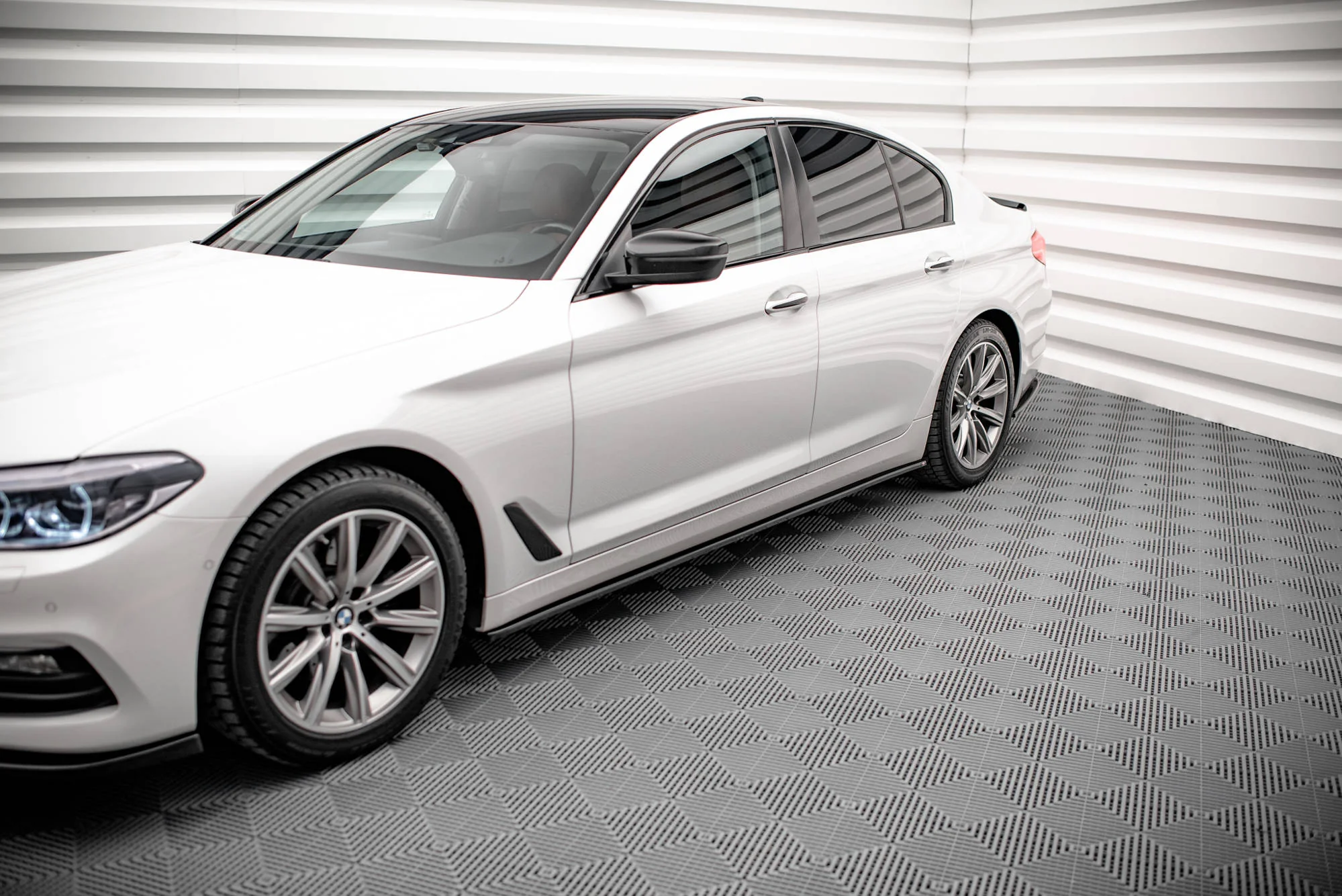 SIDE SKIRTS DIFFUSERS BMW 5 G30 - Image 3