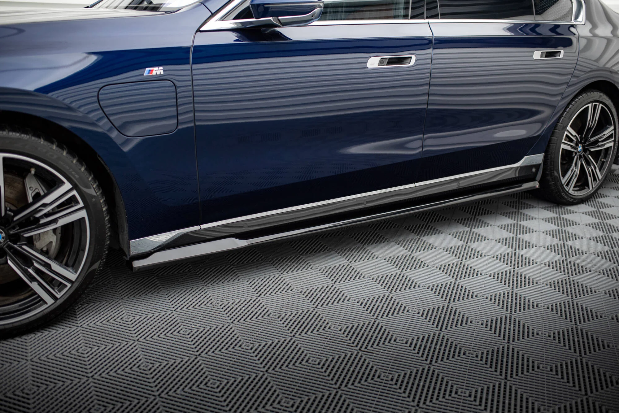 SIDE SKIRTS DIFFUSERS BMW i7 M-pack G70 - Image 3