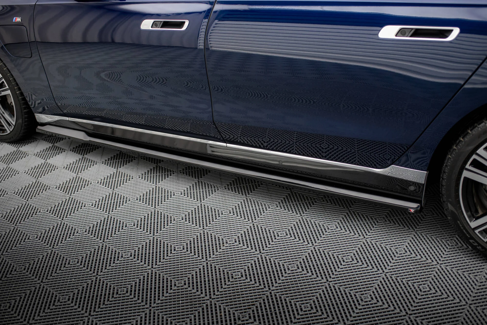 SIDE SKIRTS DIFFUSERS BMW i7 M-pack G70 - Image 4