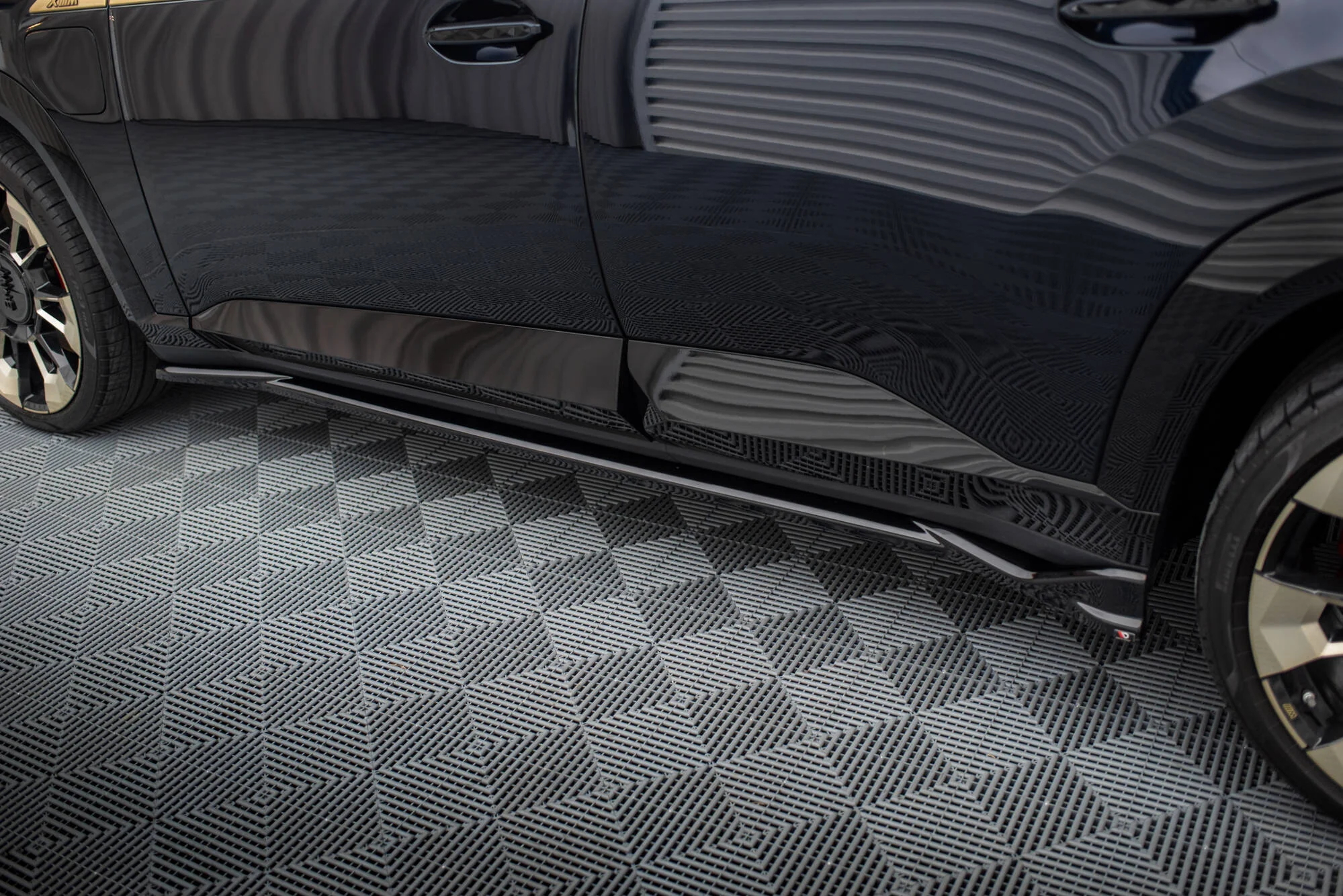 SIDE SKIRTS DIFFUSERS BMW XM G09 - Image 4