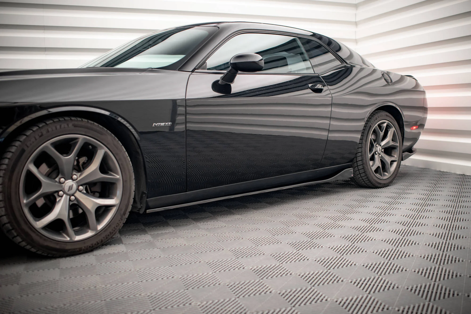 SIDE SKIRTS DIFFUSERS DODGE CHALLENGER RT MK3 FACELIFT - Image 3