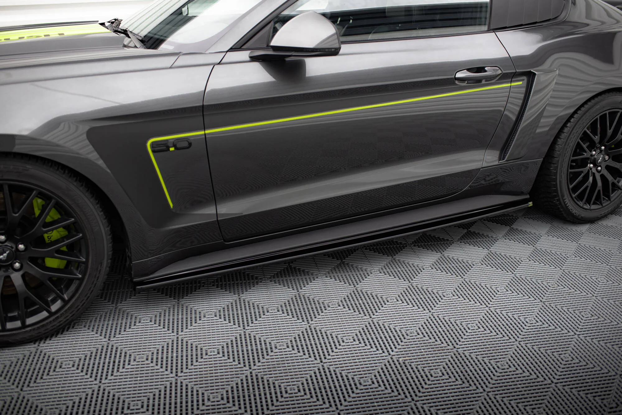 SIDE SKIRTS DIFFUSERS FORD MUSTANG MK6 GT - Image 2
