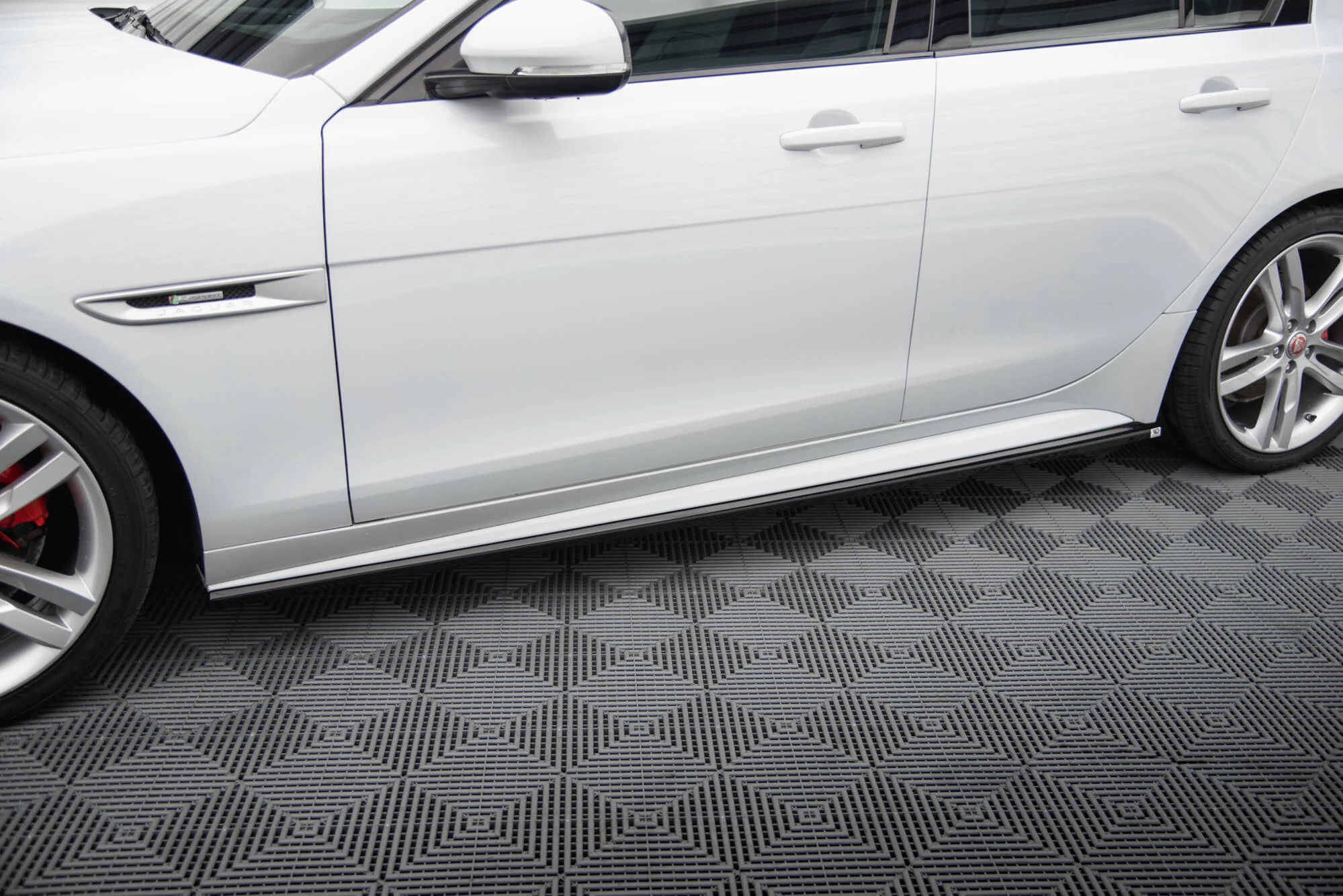 SIDE SKIRTS DIFFUSERS JAGUAR XE R-SPORT X760 - Image 3