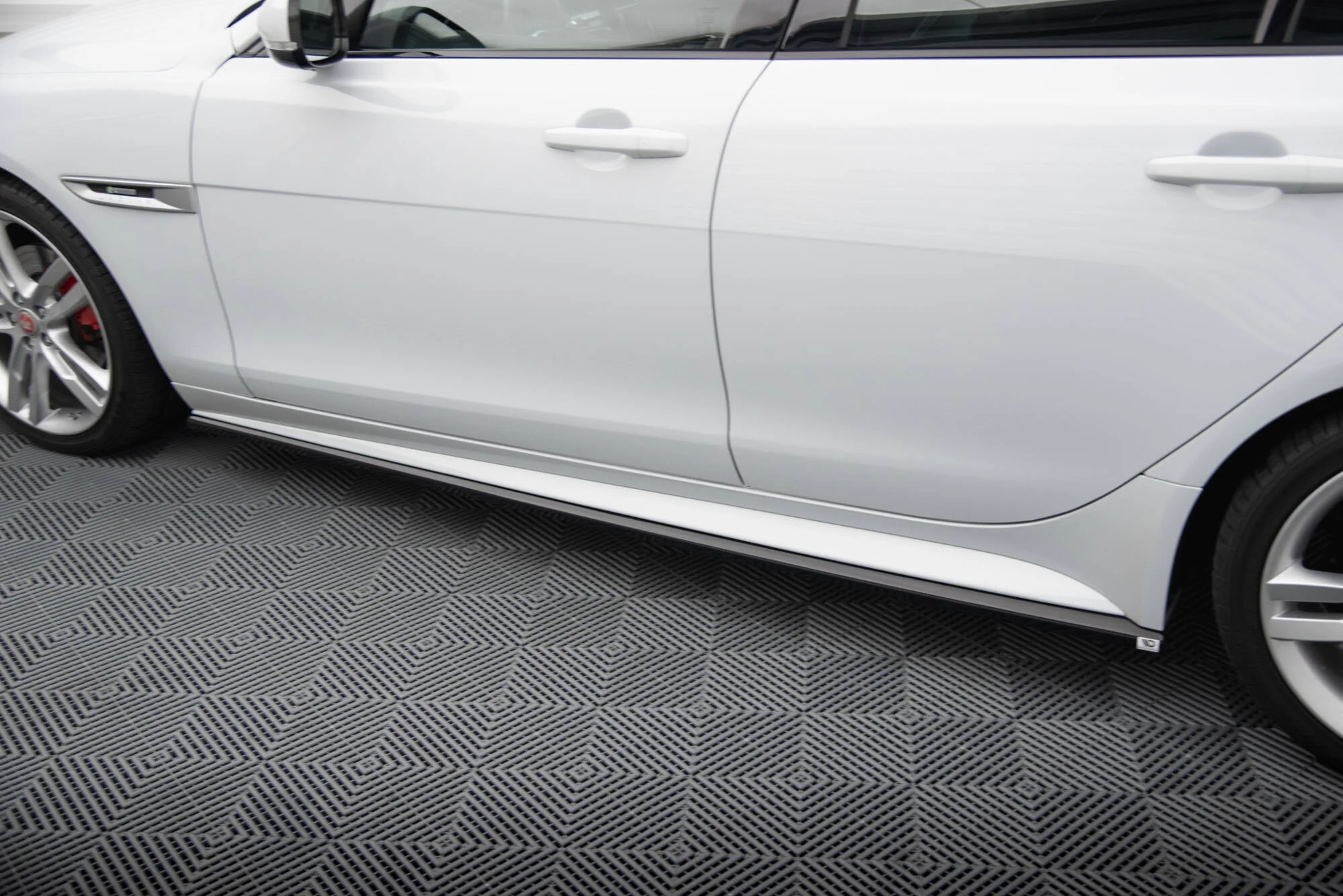 SIDE SKIRTS DIFFUSERS JAGUAR XE R-SPORT X760 - Image 4