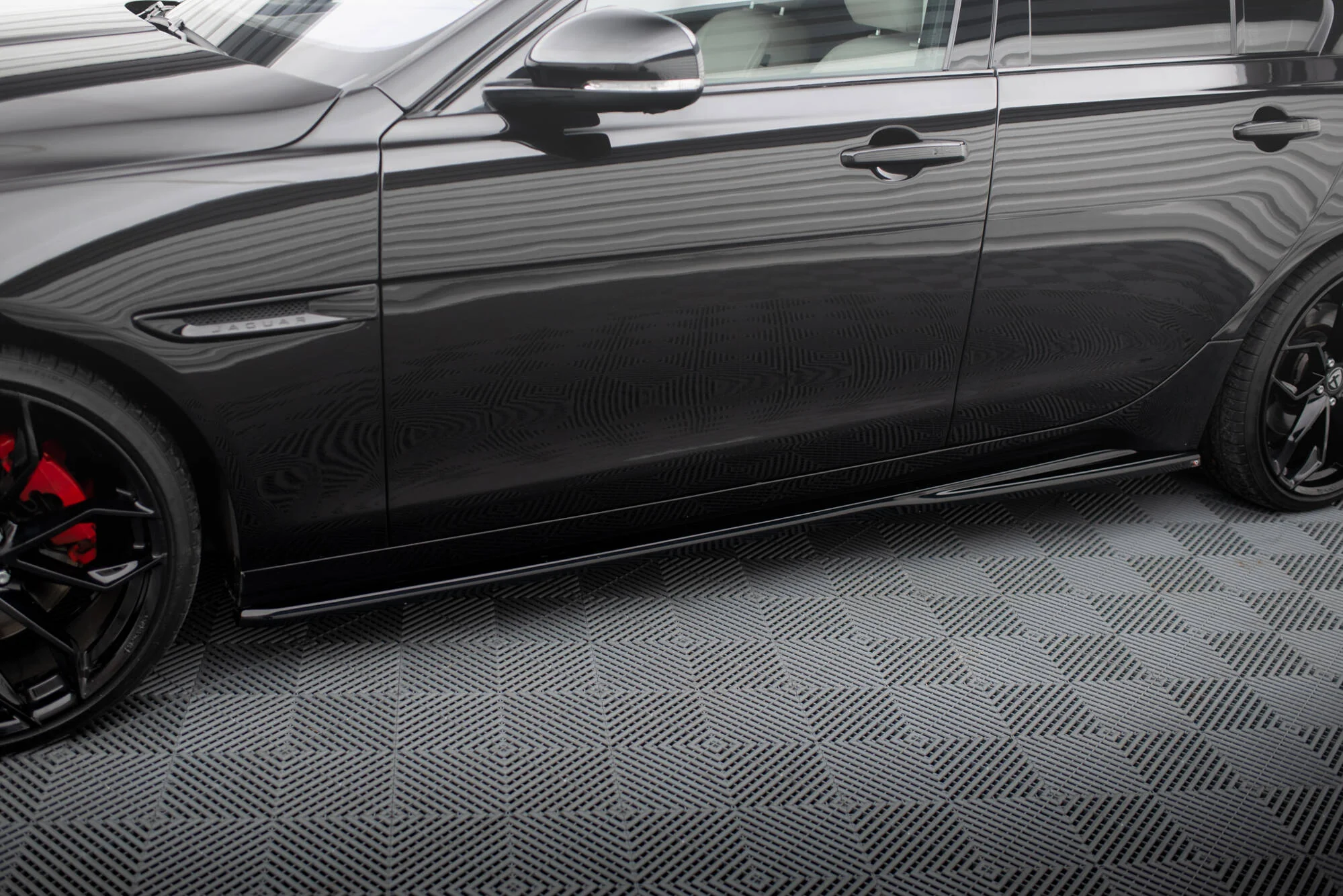 SIDE SKIRTS DIFFUSERS JAGUAR XE X760 FACELIFT - Image 3