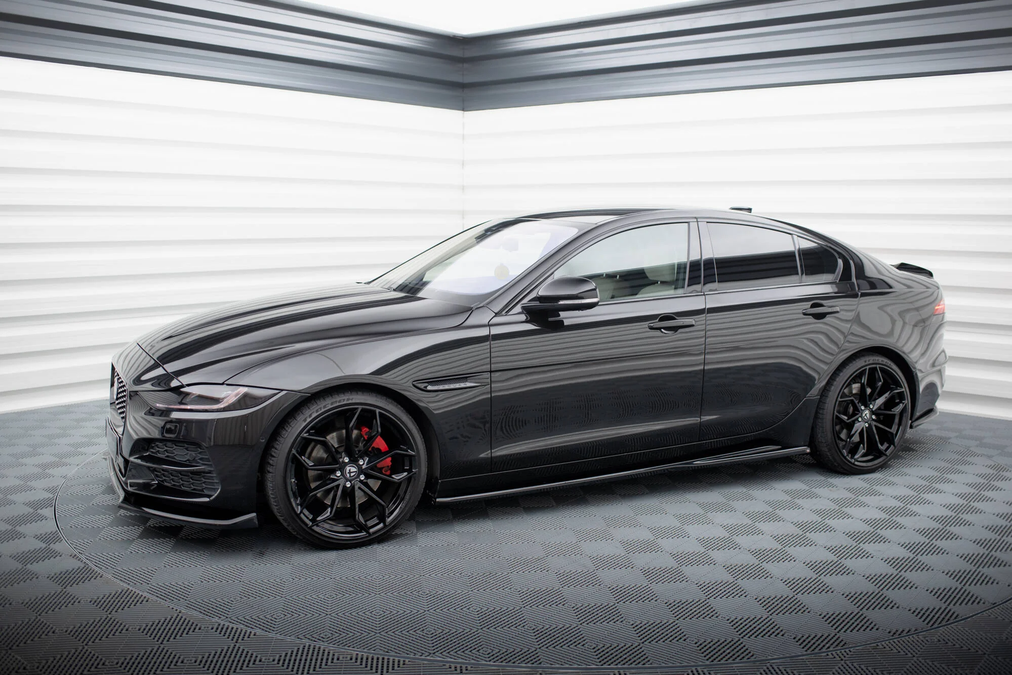 SIDE SKIRTS DIFFUSERS JAGUAR XE X760 FACELIFT - Image 4
