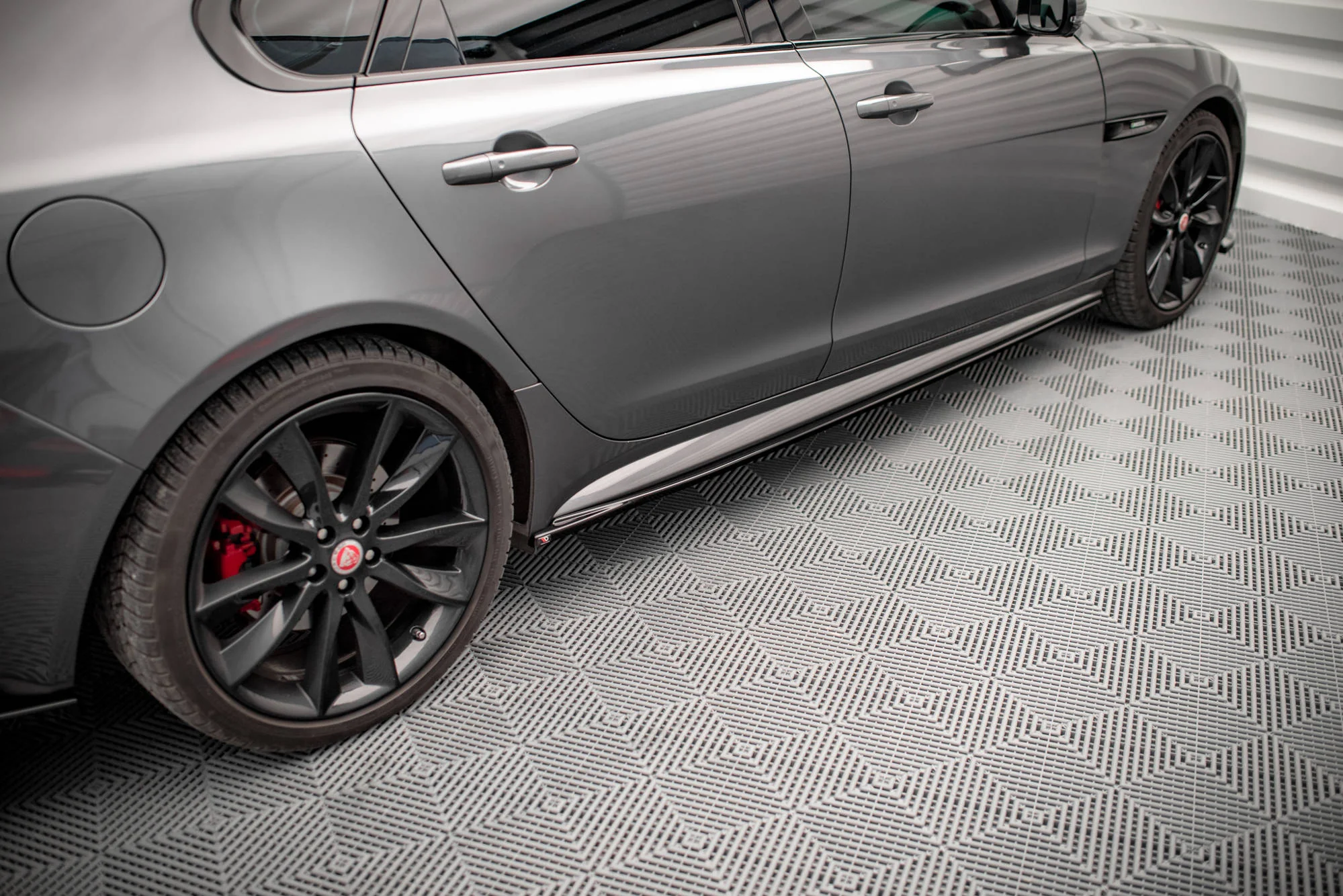 SIDE SKIRTS DIFFUSERS JAGUAR XF R-SPORT MK2 - Image 2