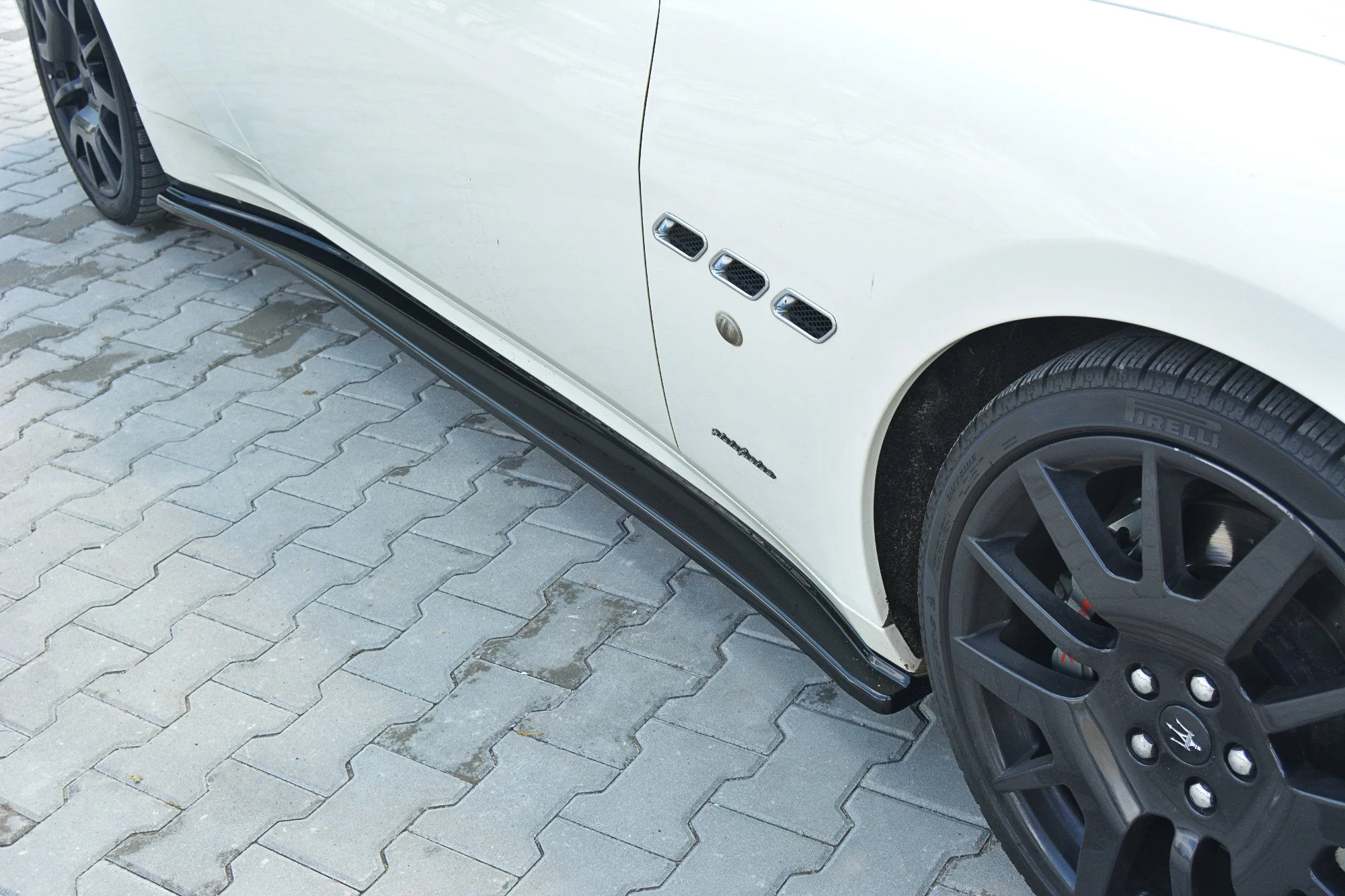 SIDE SKIRTS DIFFUSERS MASERATI GRANTURISMO - Image 2