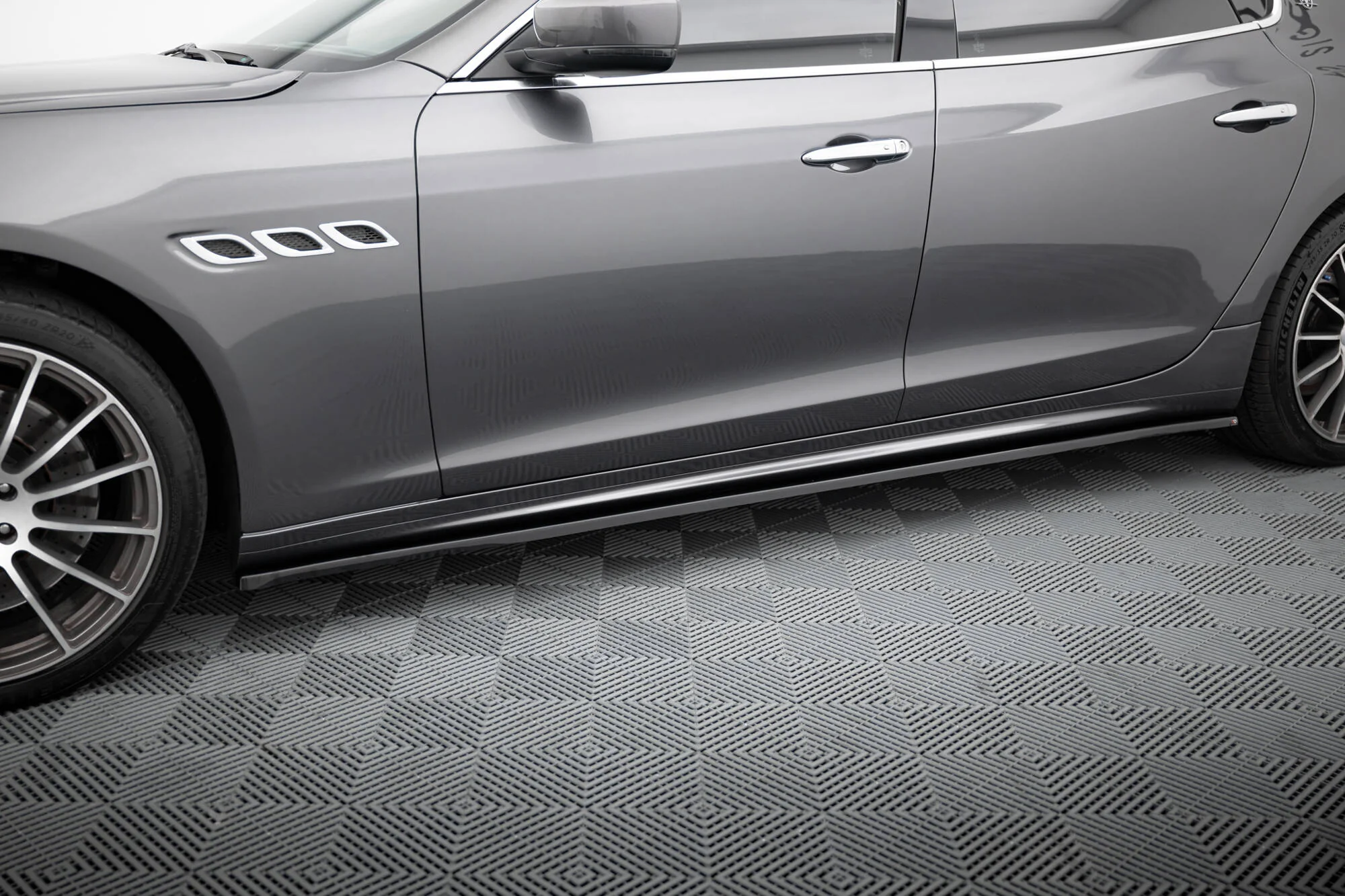 SIDE SKIRTS DIFFUSERS MASERATI QUATTROPORTE MK.6 PREFACE - Image 4