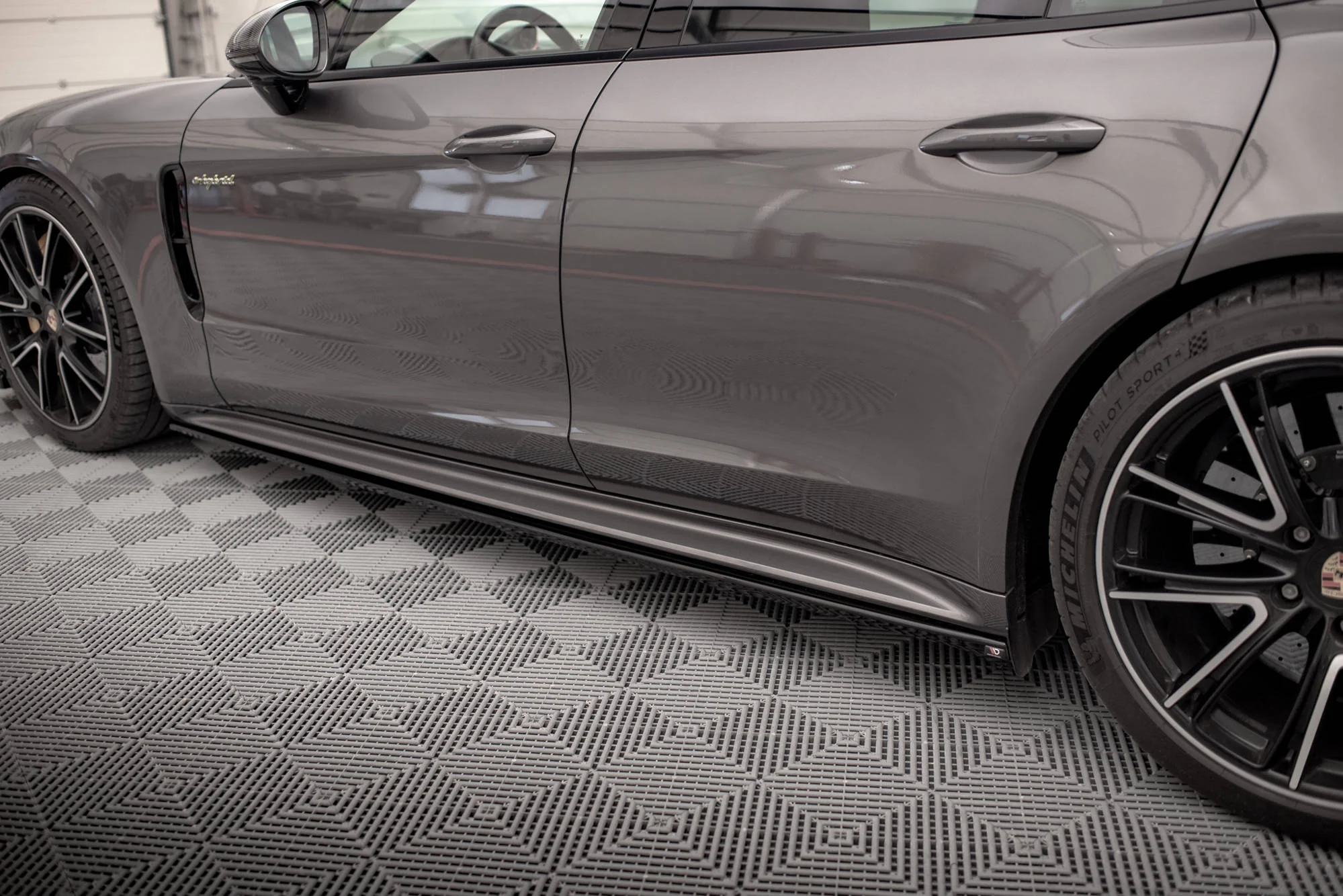 SIDE SKIRTS DIFFUSERS PORSCHE PANAMERA 971 TURBO S E-HYBRID / PANAMERA E-HYBRID - Image 2
