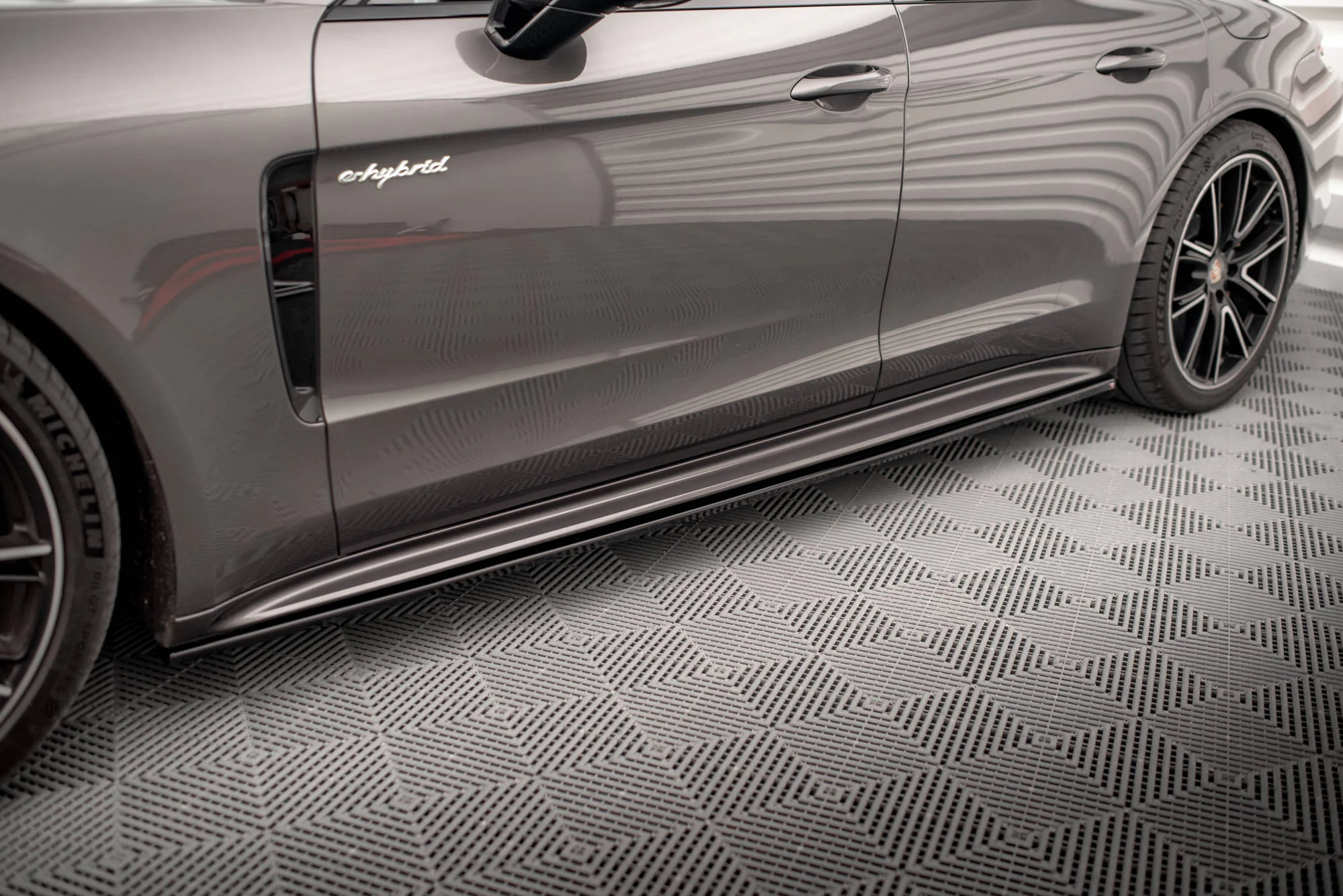 SIDE SKIRTS DIFFUSERS PORSCHE PANAMERA 971 TURBO S E-HYBRID / PANAMERA E-HYBRID - Image 3