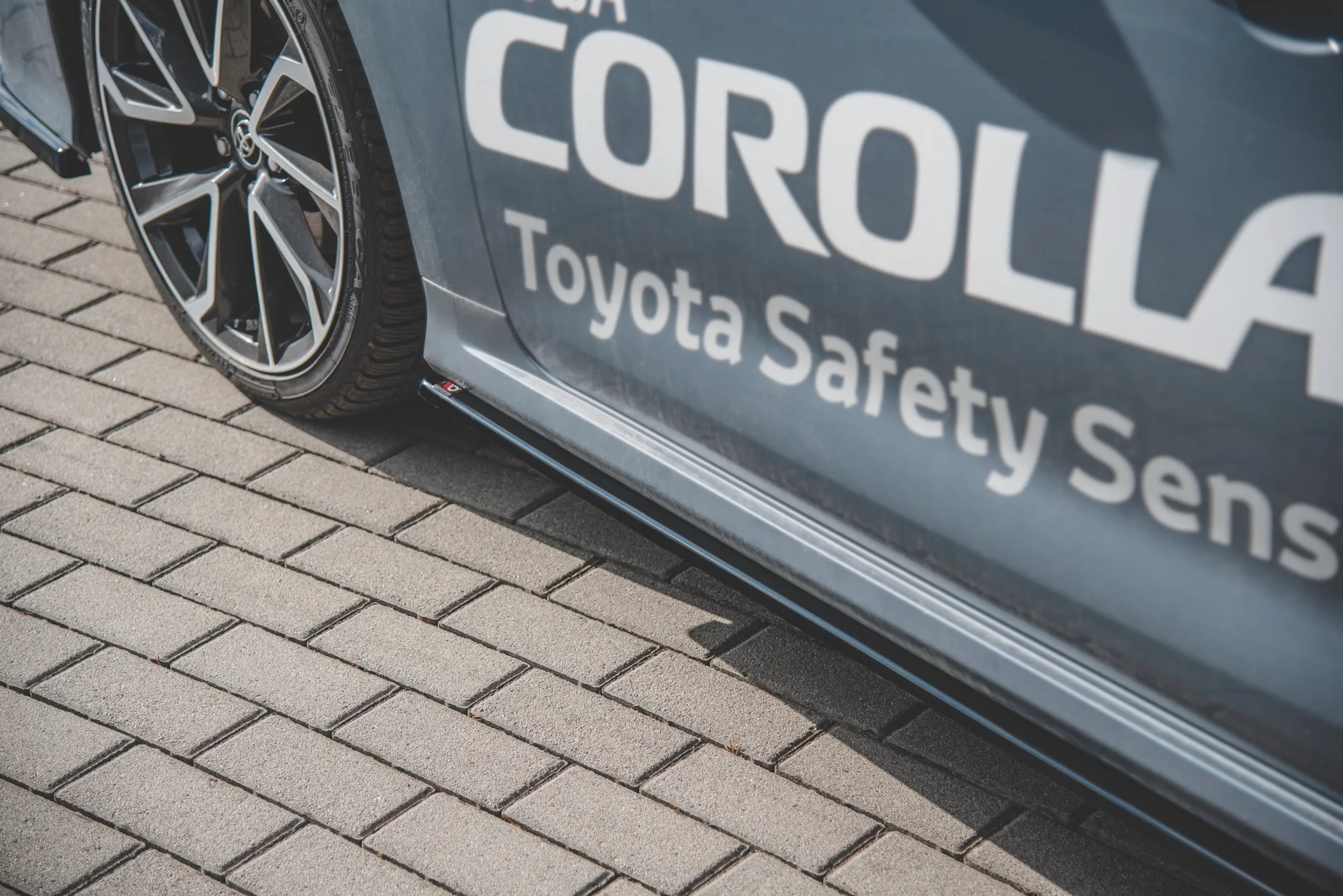 SIDE SKIRTS DIFFUSERS TOYOTA COROLLA XII SEDAN - Image 2