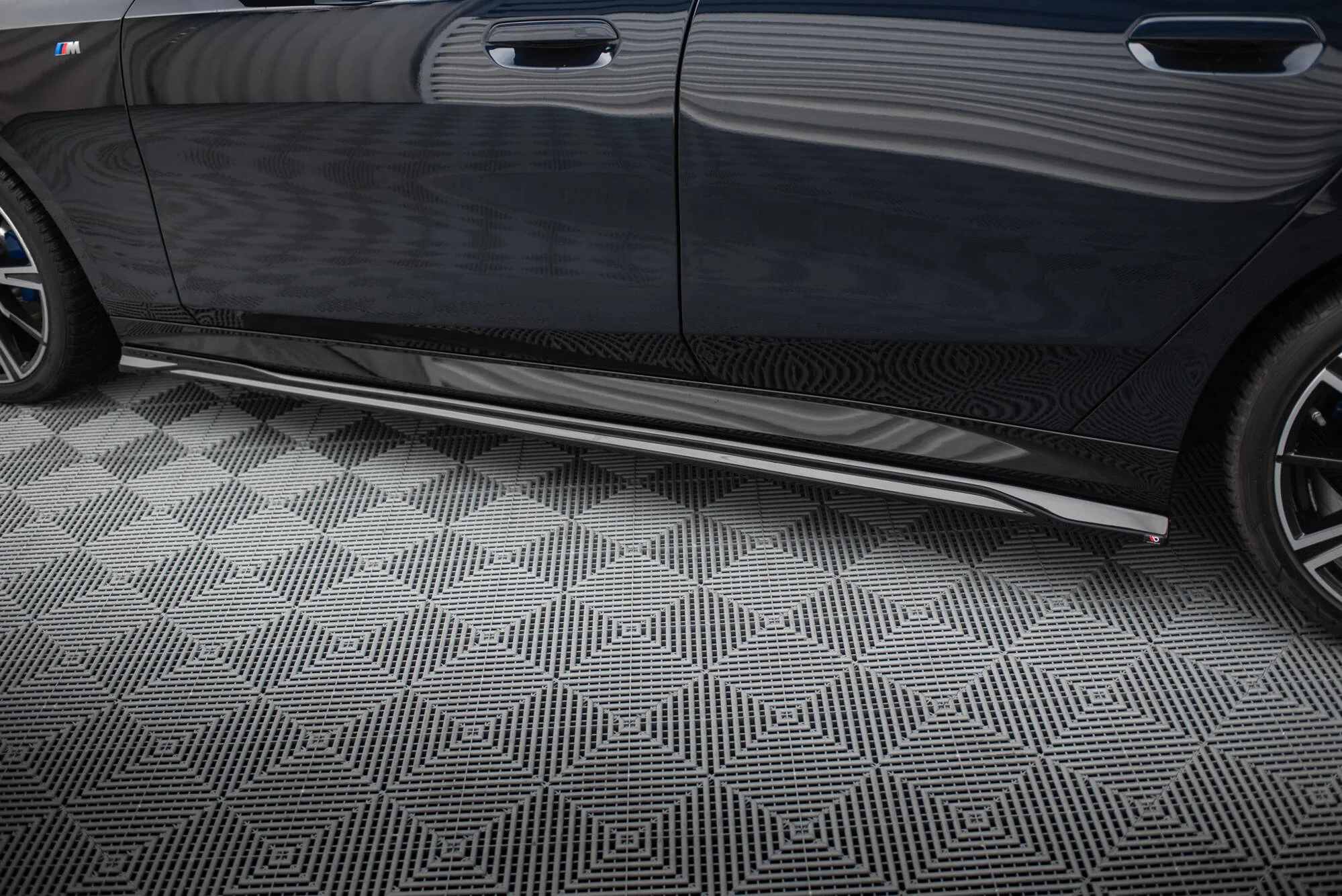 SIDE SKIRTS DIFFUSERS V.1 BMW 5 M-PACK G60 - Image 3