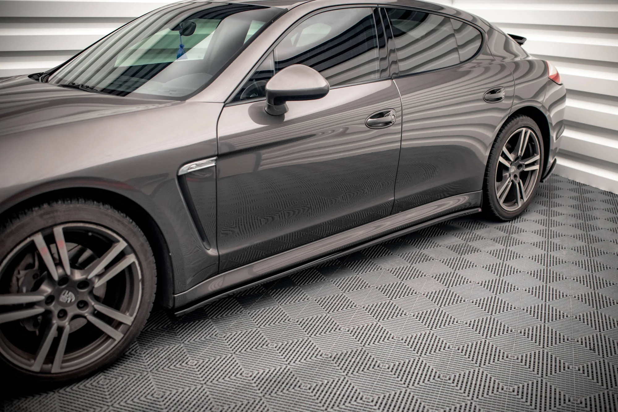SIDE SKIRTS DIFFUSERS V.1 PORSCHE PANAMERA / PANAMERA DIESEL / PANAMERA TURBO 970 - Image 3