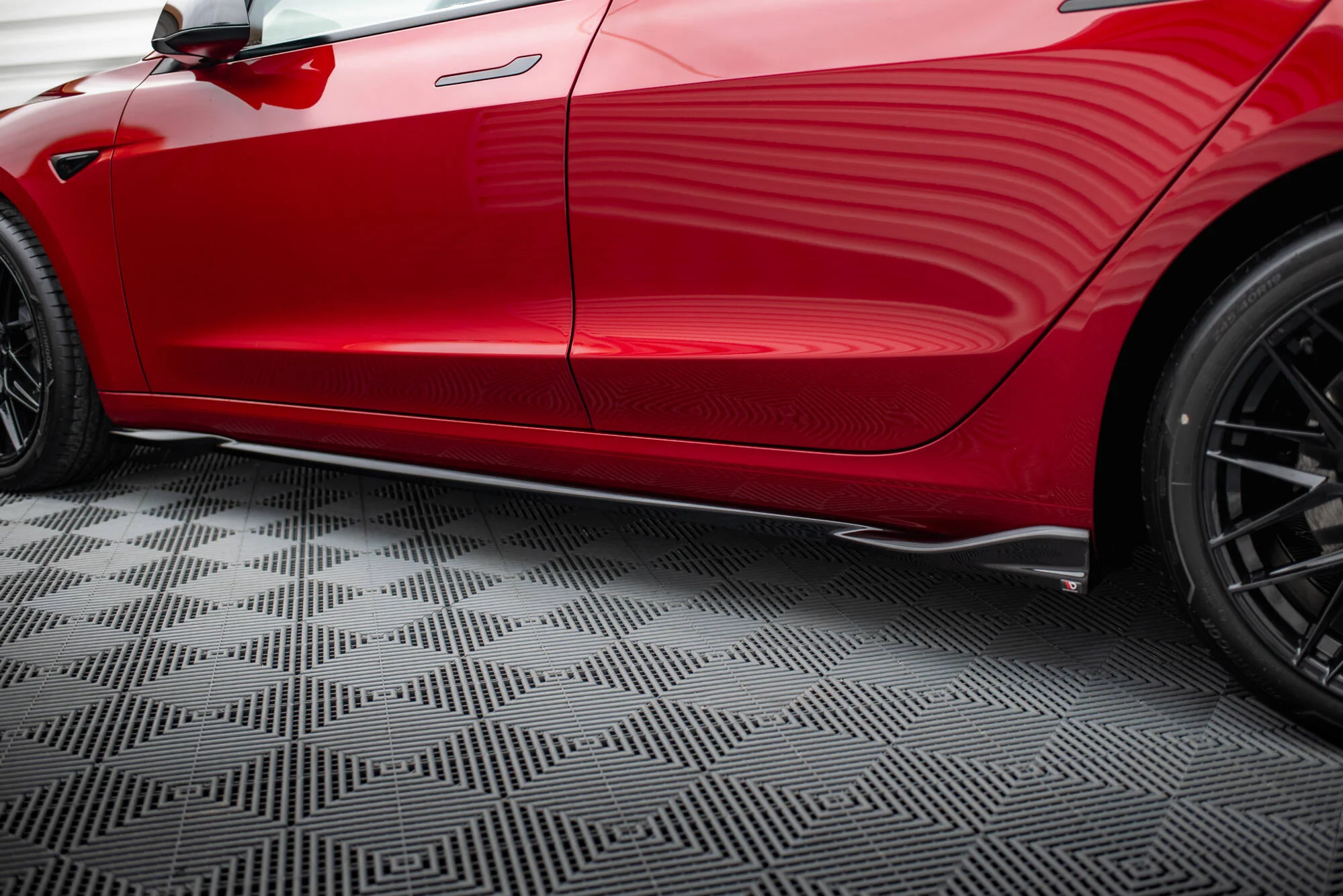 SIDE SKIRTS DIFFUSERS V.1 TESLA MODEL 3 PROJECT HIGHLAND (FACELIFT) - Image 4