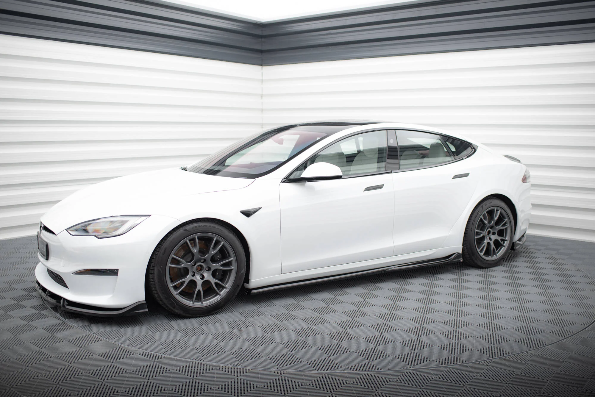 SIDE SKIRTS DIFFUSERS V.1 TESLA MODEL S PLAID MK1 FACELIFT - Image 2