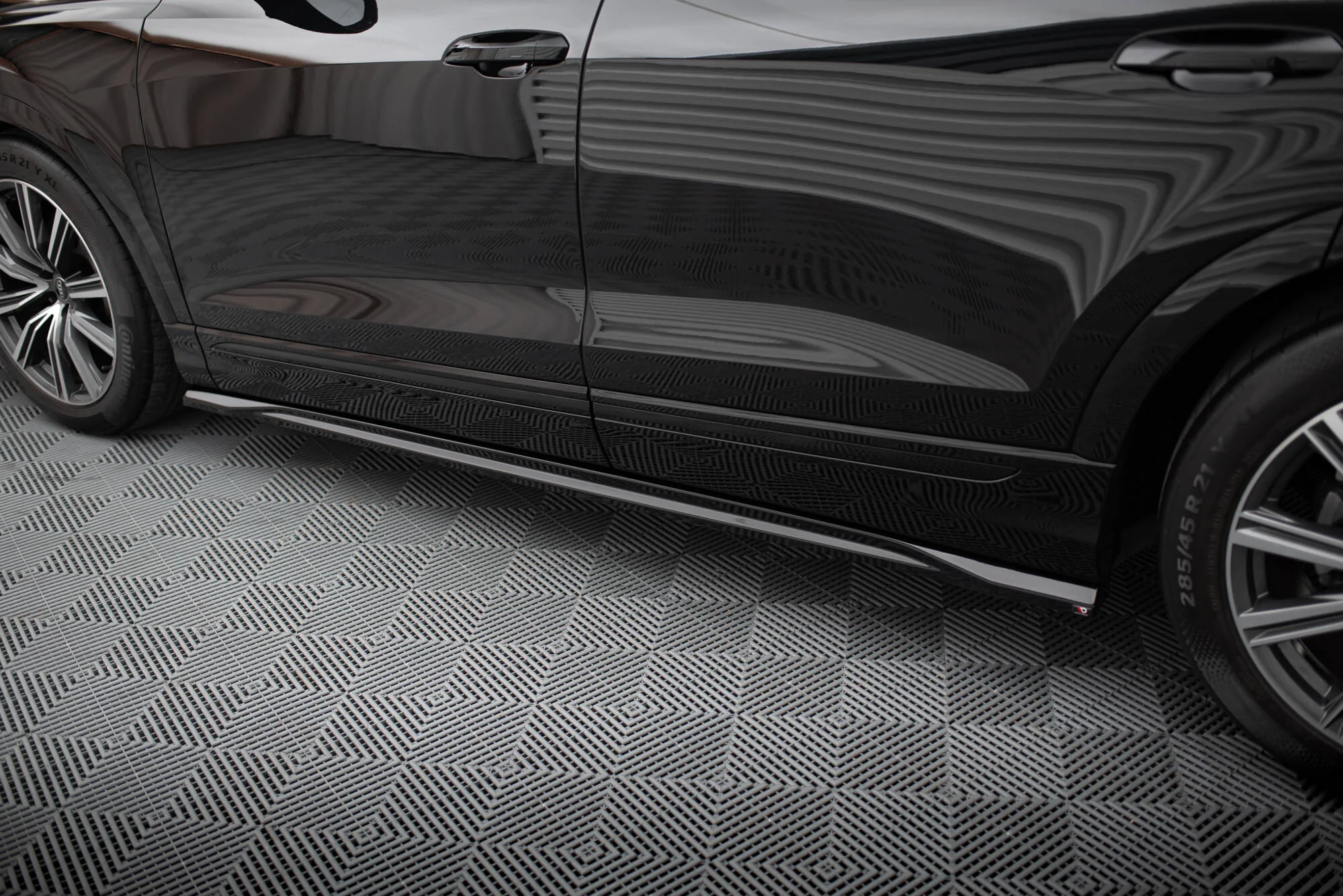 SIDE SKIRTS DIFFUSERS V.2 AUDI SQ8 / Q8 S-LINE MK1 - Image 7
