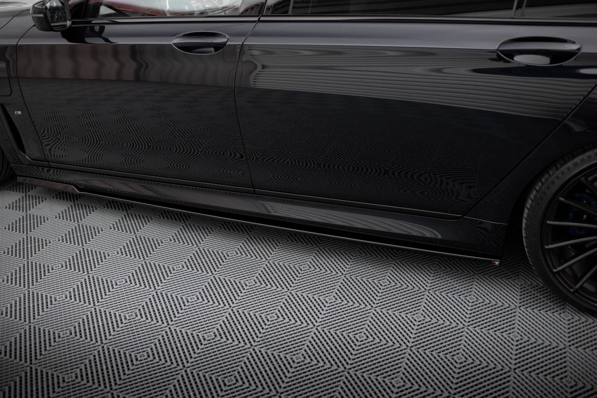 Side Skirts Diffusers V.2 for BMW 7 M-Pack G12 (LONG) - Image 3